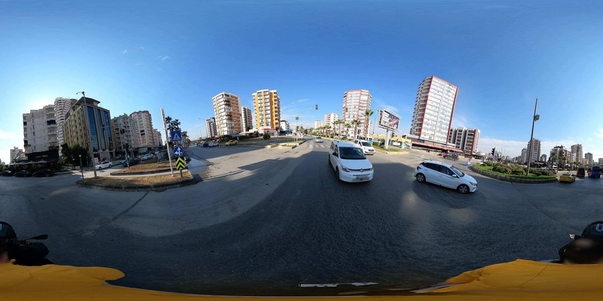 Street view near Blackwood Suit Hotel, Bozön — © PalmCity (CC BY-SA · Mapillary)
