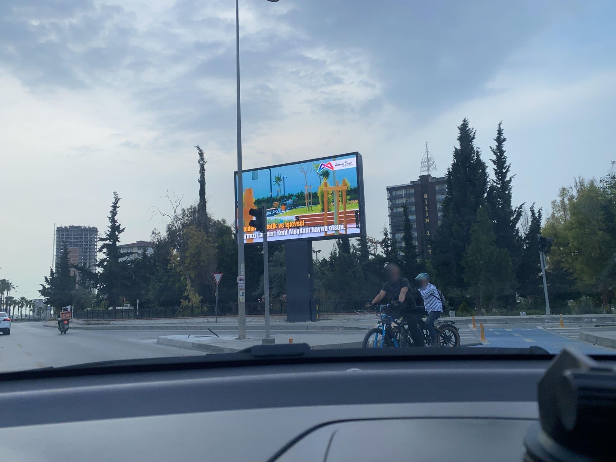 Street view near Avesis Hotel, Mersin — © Seyfettin033 (CC BY-SA · Mapillary)