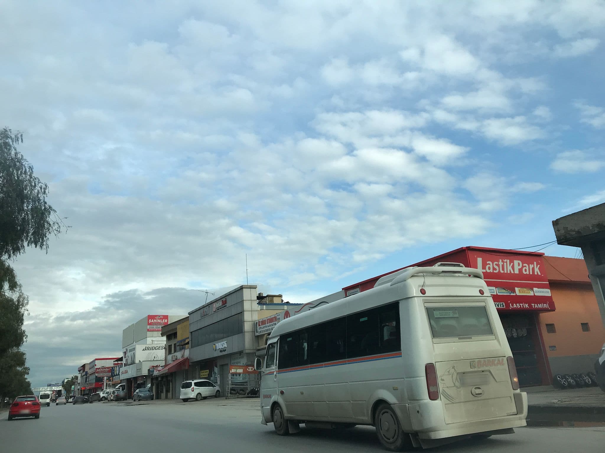 Street view near Sheraton Jakuzi, Adana — © hderinoz (CC BY-SA · Mapillary)