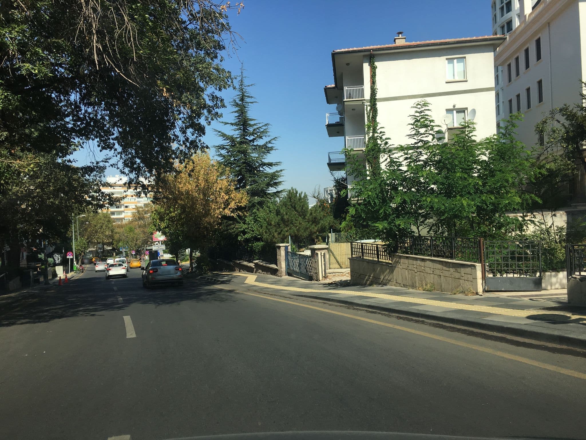 Street view near Sheraton 2010, Gaziosmanpaşa — © empty (CC BY-SA · Mapillary)