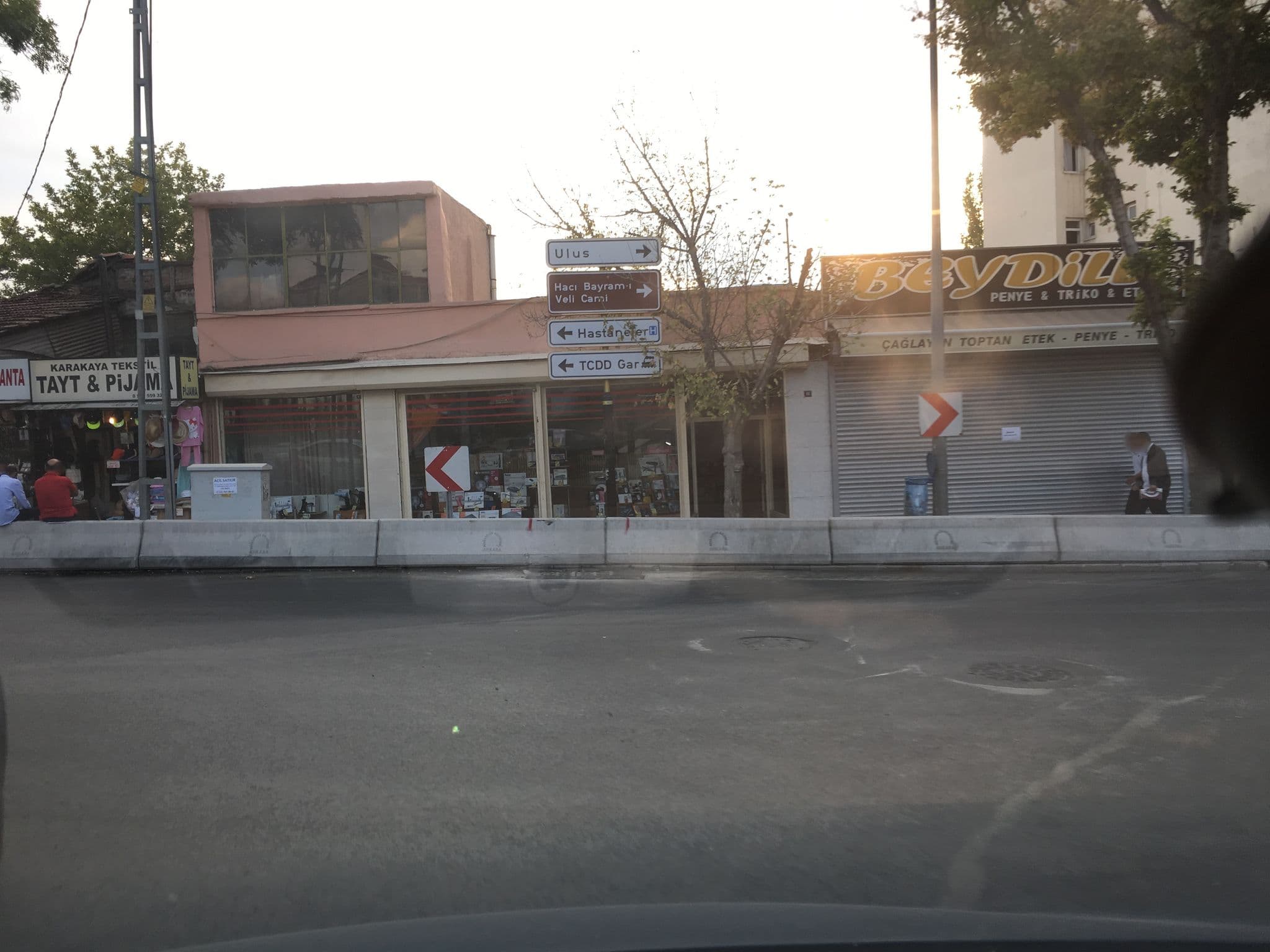 Street view near eti maden işletmeleri Genel Müdürlüğü misafirhanesi, Kızılay — © empty (CC BY-SA · Mapillary)