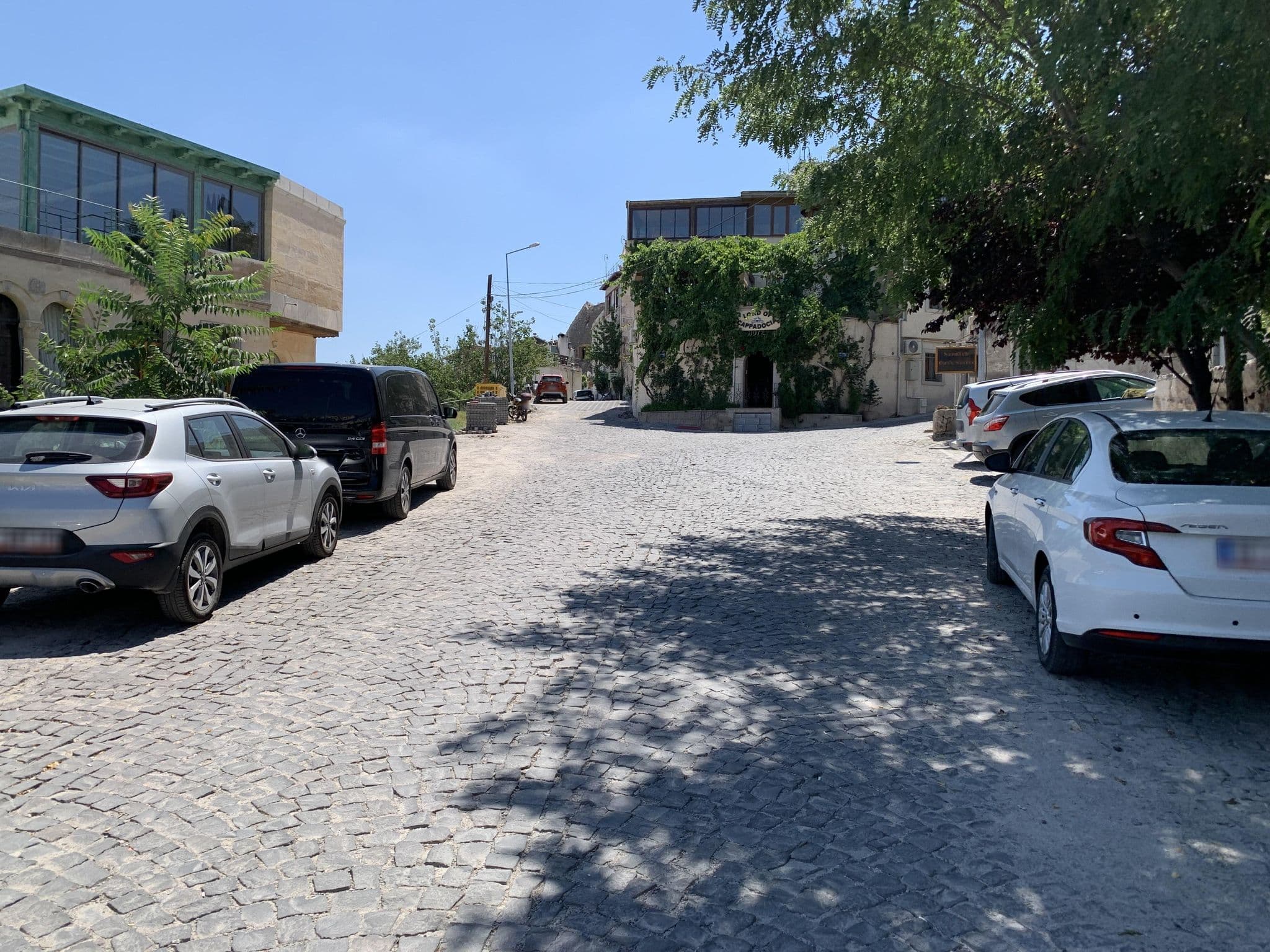 Street view near Sanrich Cave Suites, Göreme — © robot8a (CC BY-SA · Mapillary)