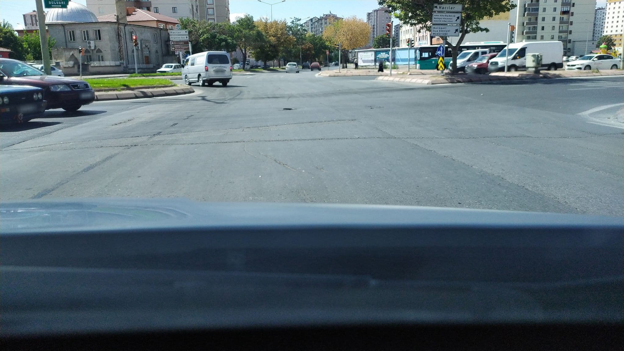 Street view near Gevher Otel, Kayseri — © ozenharun (CC BY-SA · Mapillary)