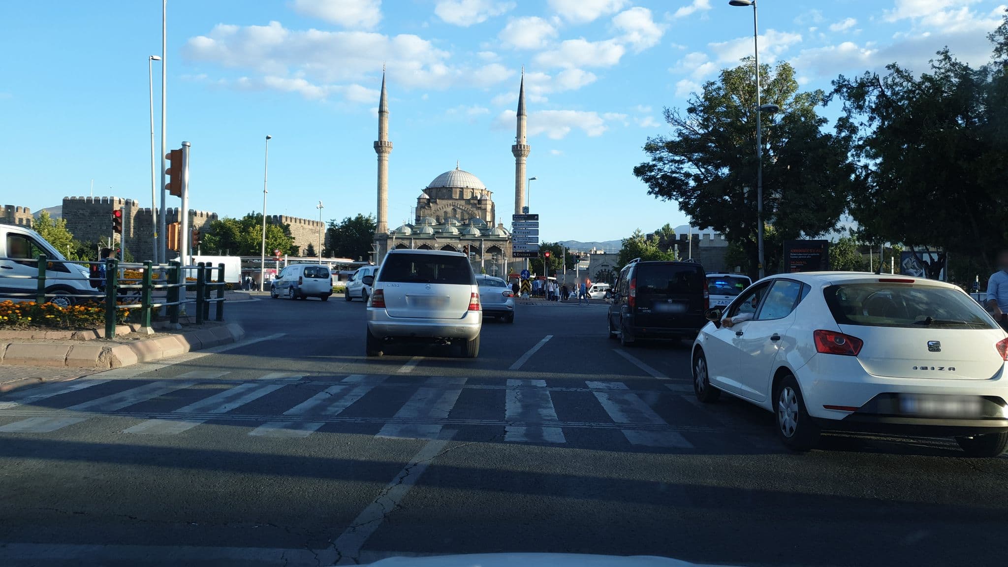 Street view near Caseria Meydan Konukevi, Kayseri — © esmerboy (CC BY-SA · Mapillary)