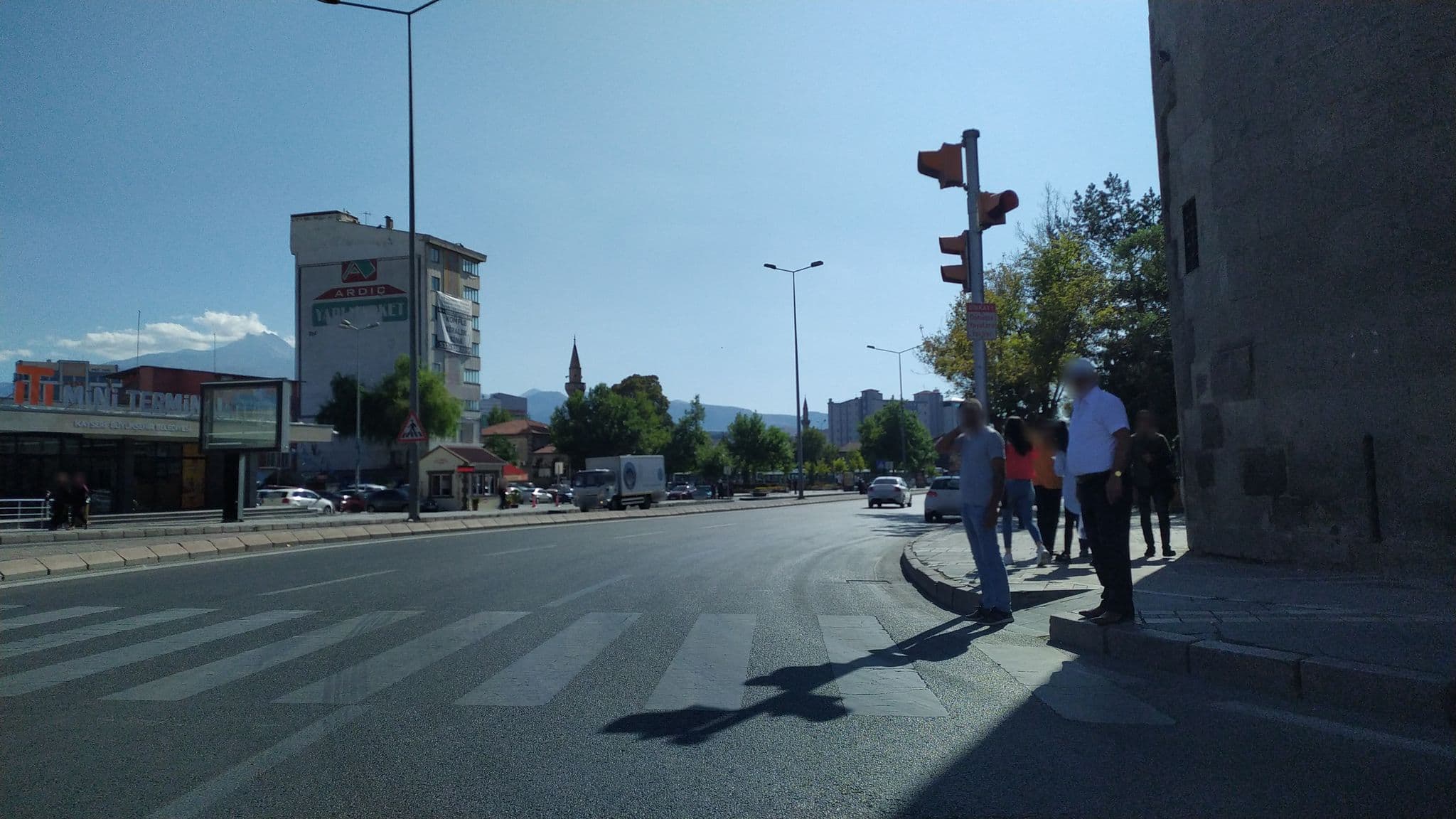 Street view near Otel Yat, Kayseri — © ozenharun (CC BY-SA · Mapillary)