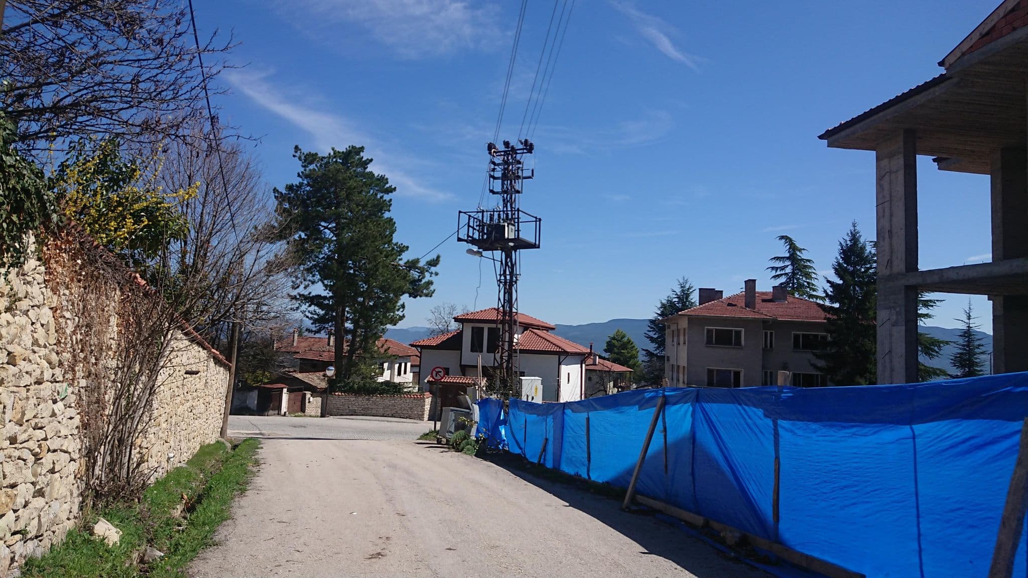 Street view near Paçacıoğlu Bağ Evi, Safranbolu — © kubikanber (CC BY-SA · Mapillary)
