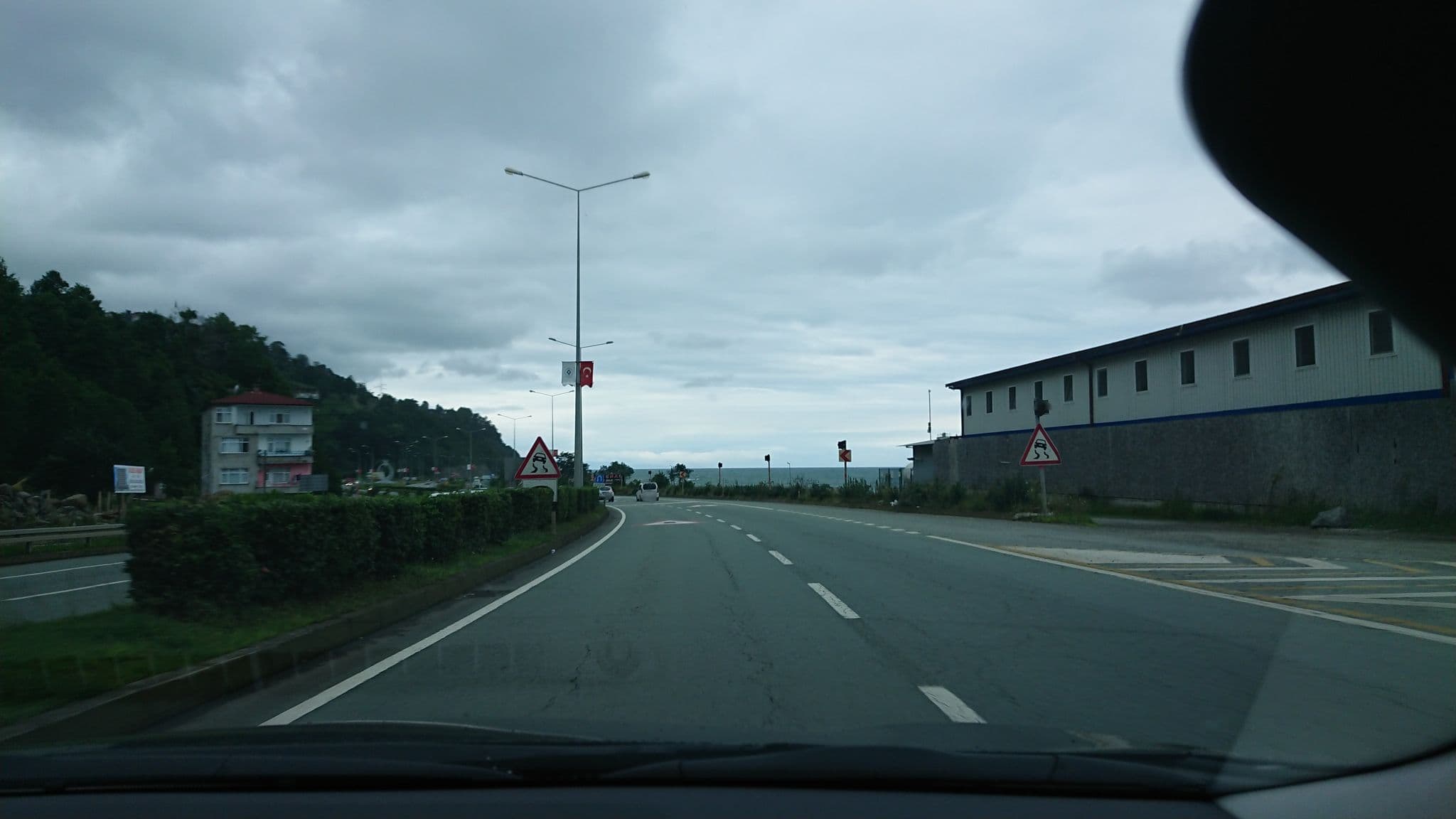Street view near Rize Kıyı Otel, Rize — © kubikanber (CC BY-SA · Mapillary)