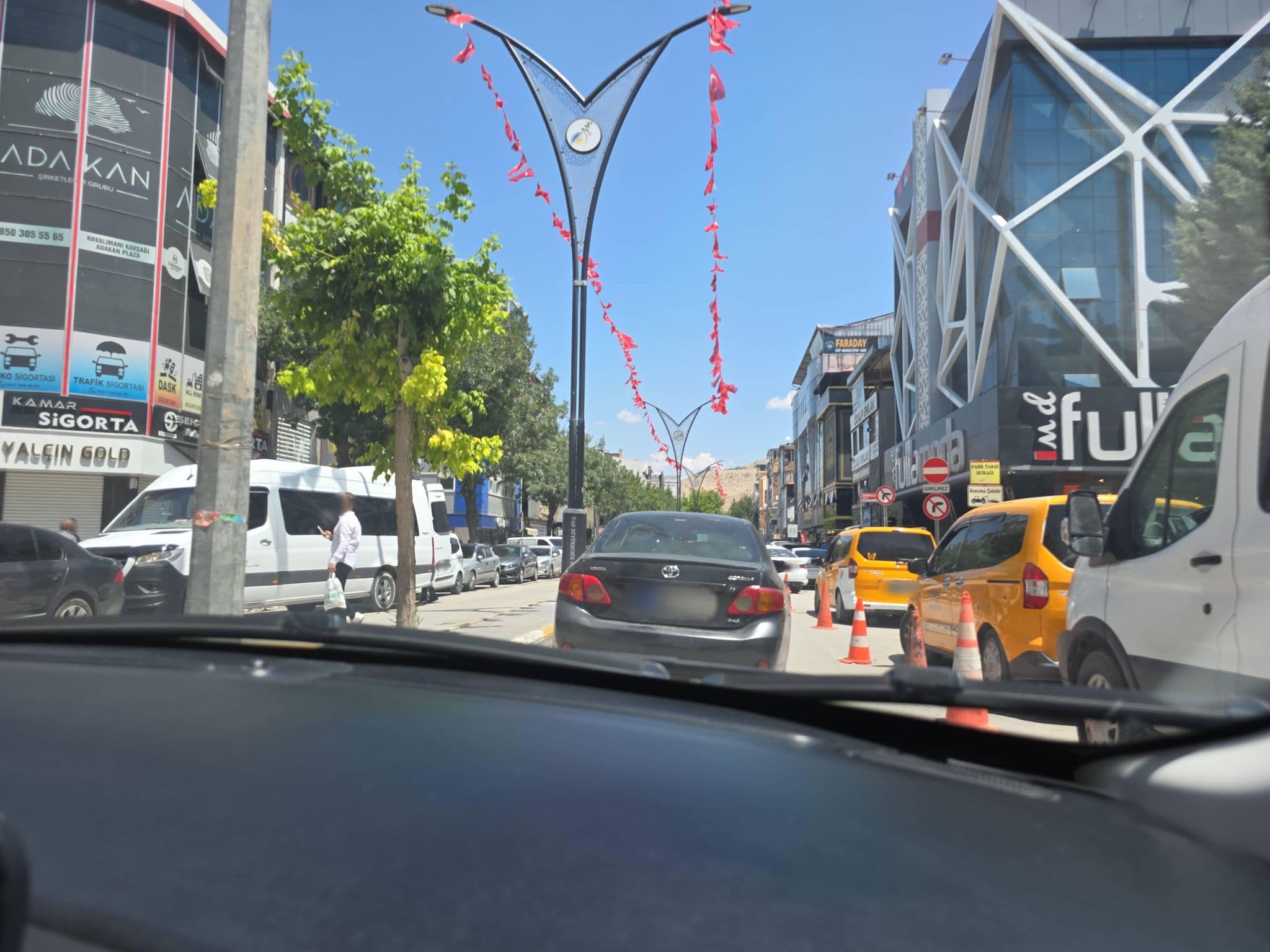 Street view near Royal Otel Lobby, Van — © azat2020 (CC BY-SA · Mapillary)