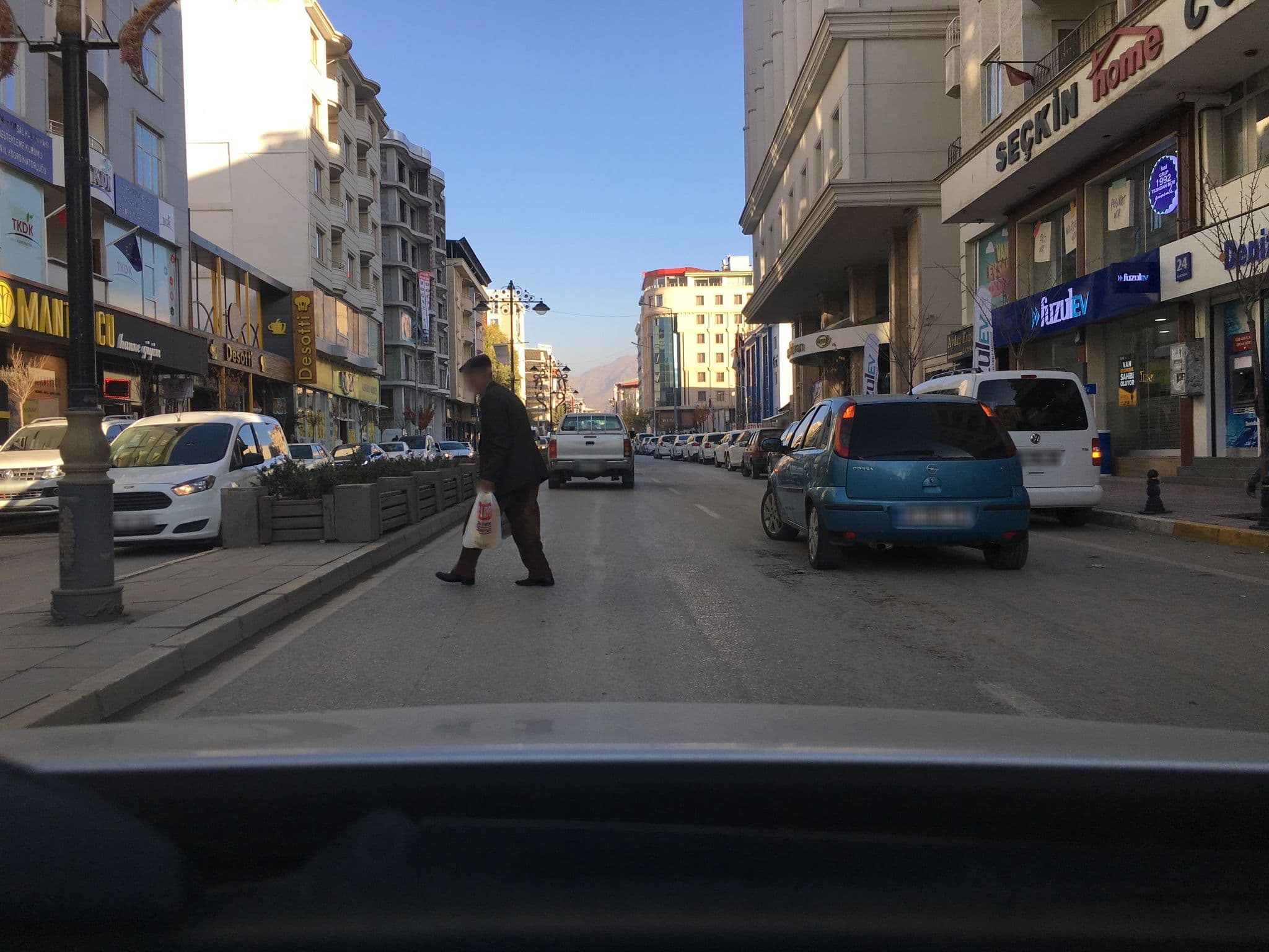 Street view near elit 1415 odasi, Van — © kaymakam (CC BY-SA · Mapillary)