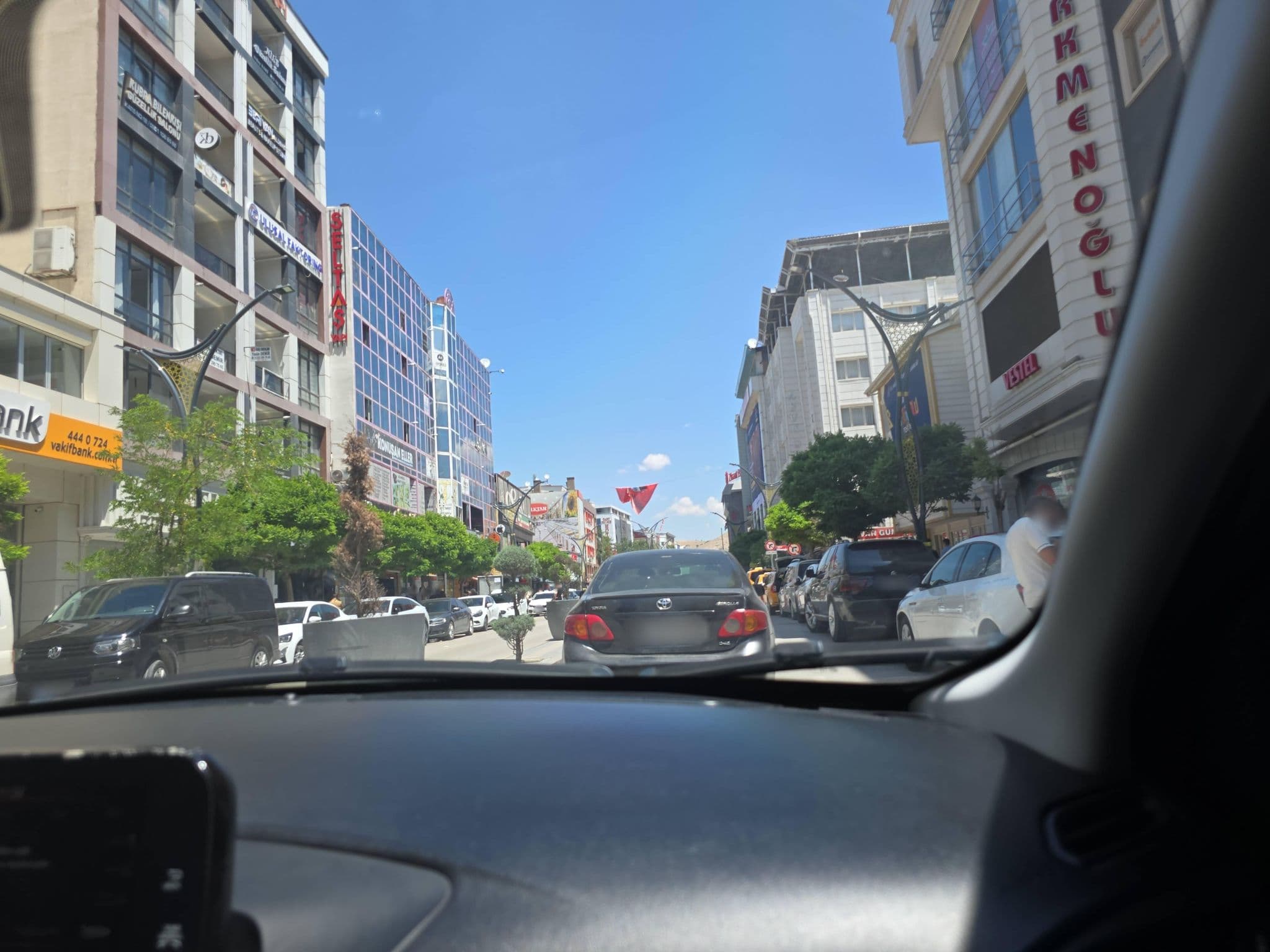Street view near Otel Kahraman, Van — © azat2020 (CC BY-SA · Mapillary)