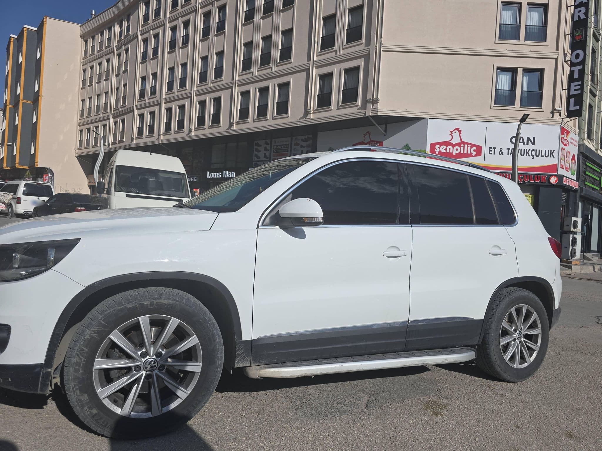 Street view near Arman Suit, Van — © azat2020 (CC BY-SA · Mapillary)