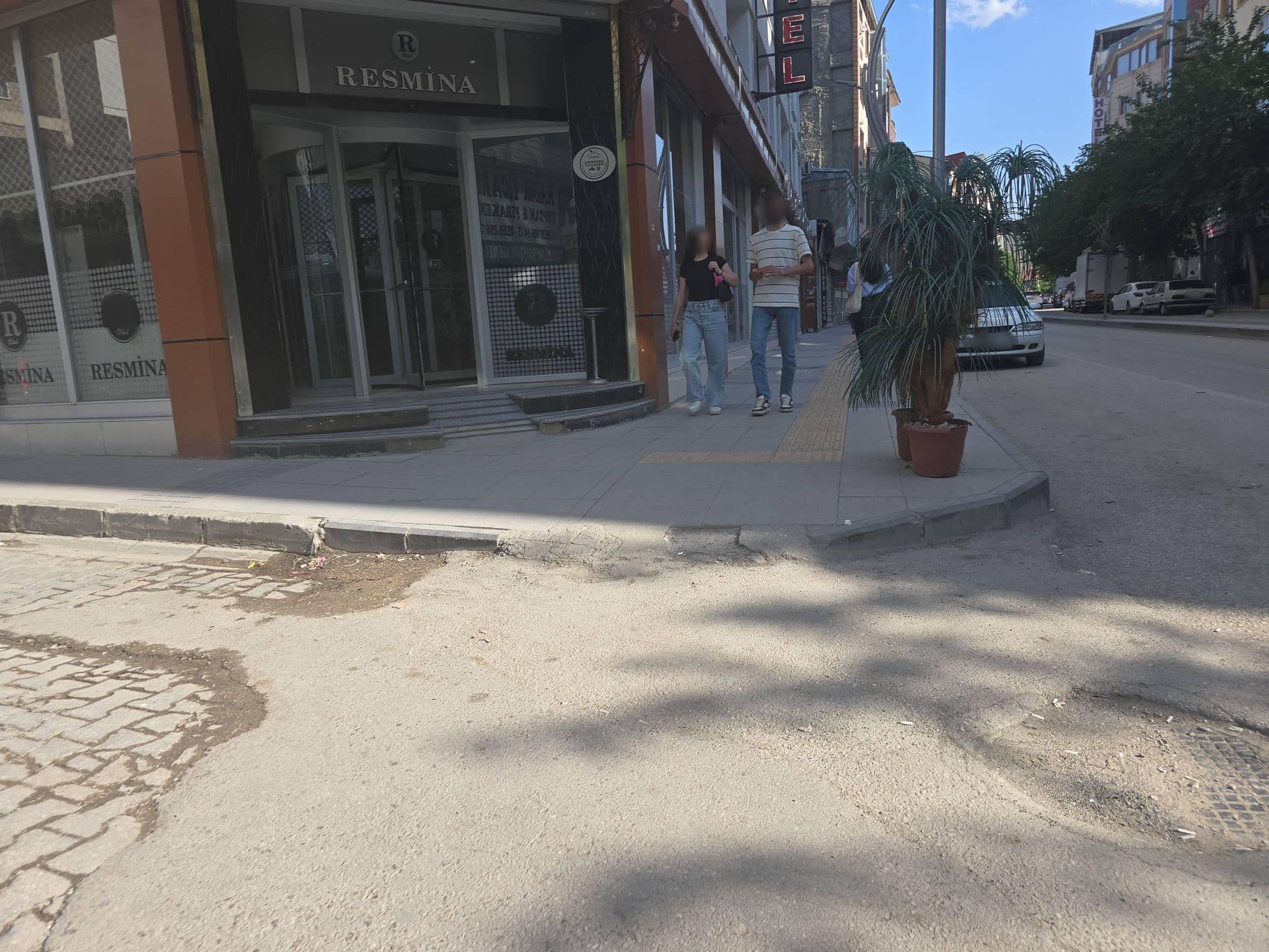 Street view near OTEL RESMİNA, Van — © azat2020 (CC BY-SA · Mapillary)