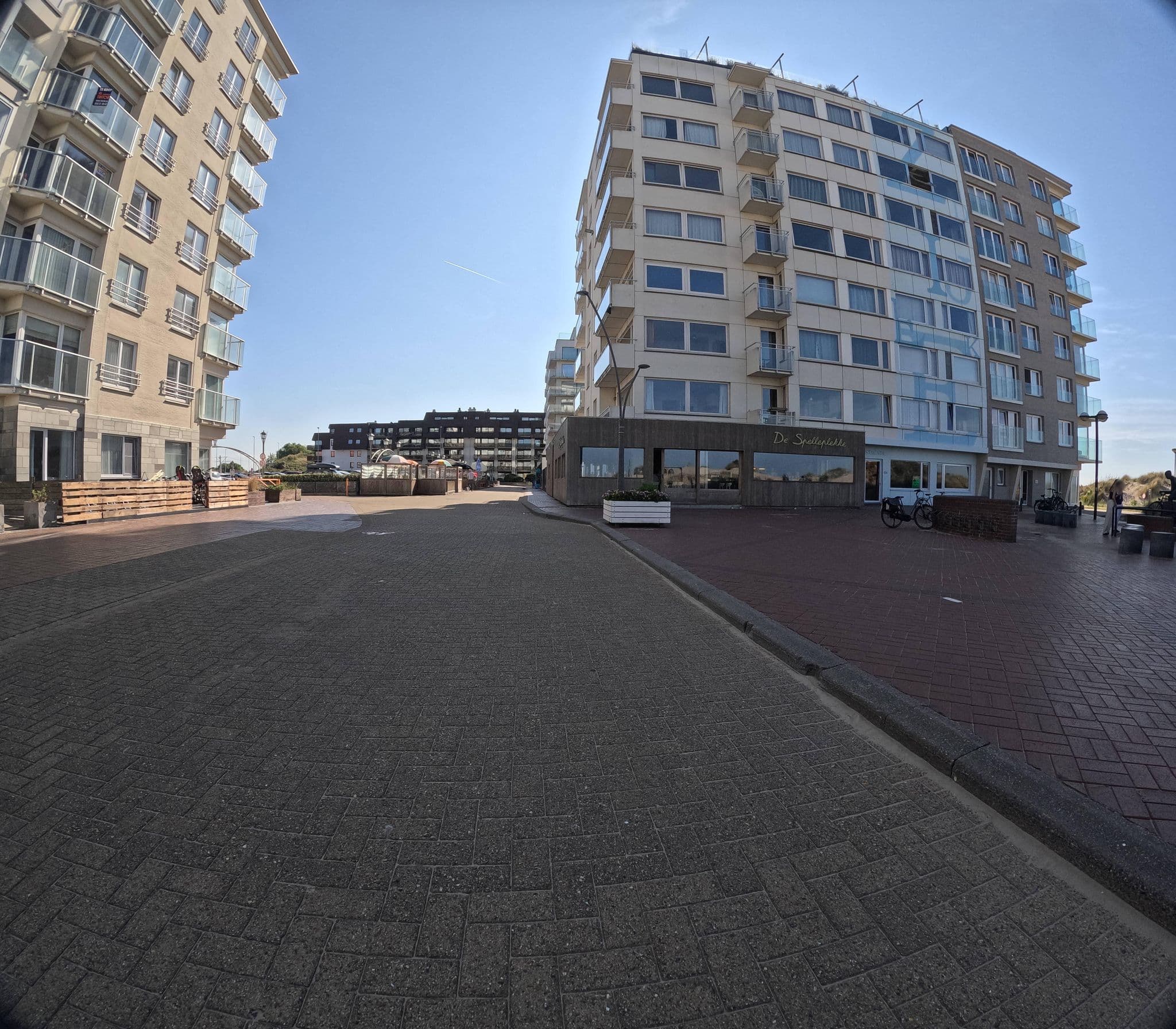 Street view near Hotel Westland, Oostduinkerke — © filipc (CC BY-SA · Mapillary)