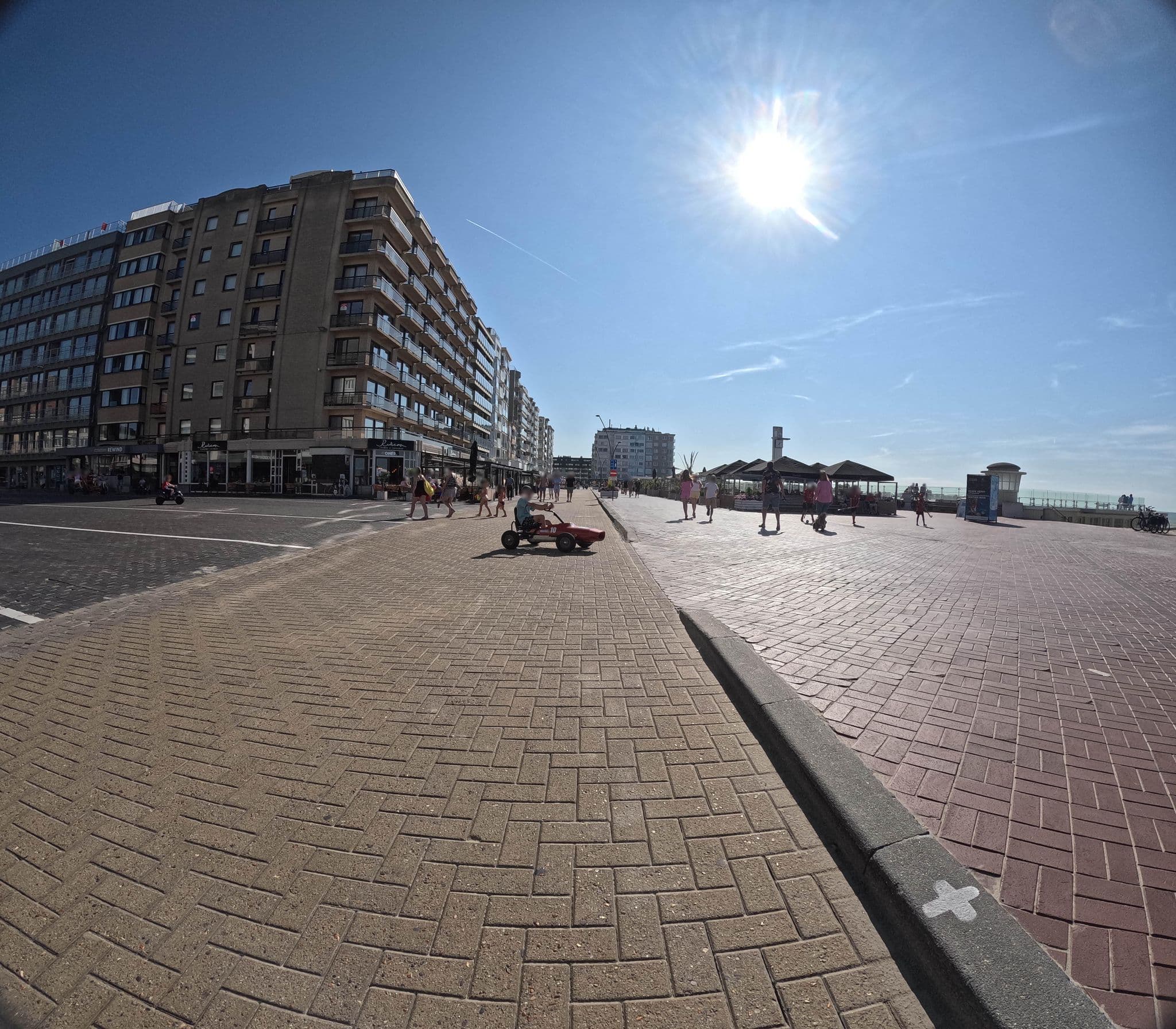 Street view near hotel Albert I, Oostduinkerke — © filipc (CC BY-SA · Mapillary)