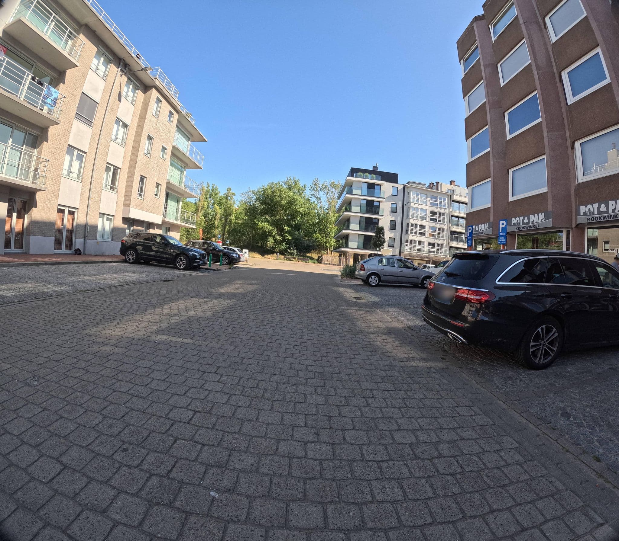 Street view near B&B Central Suites, Oostduinkerke — © filipc (CC BY-SA · Mapillary)