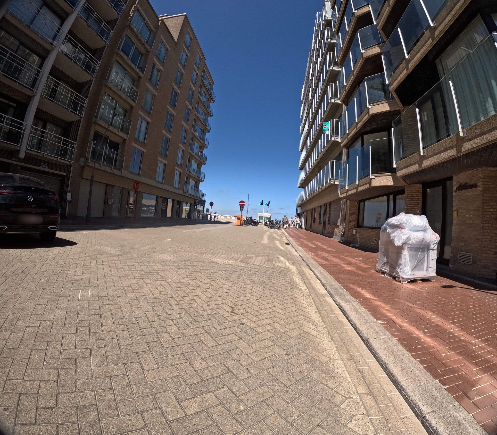 Street view near Vakantieappartement Zeedijk Nr. 492, Oostduinkerke — © filipc (CC BY-SA · Mapillary)