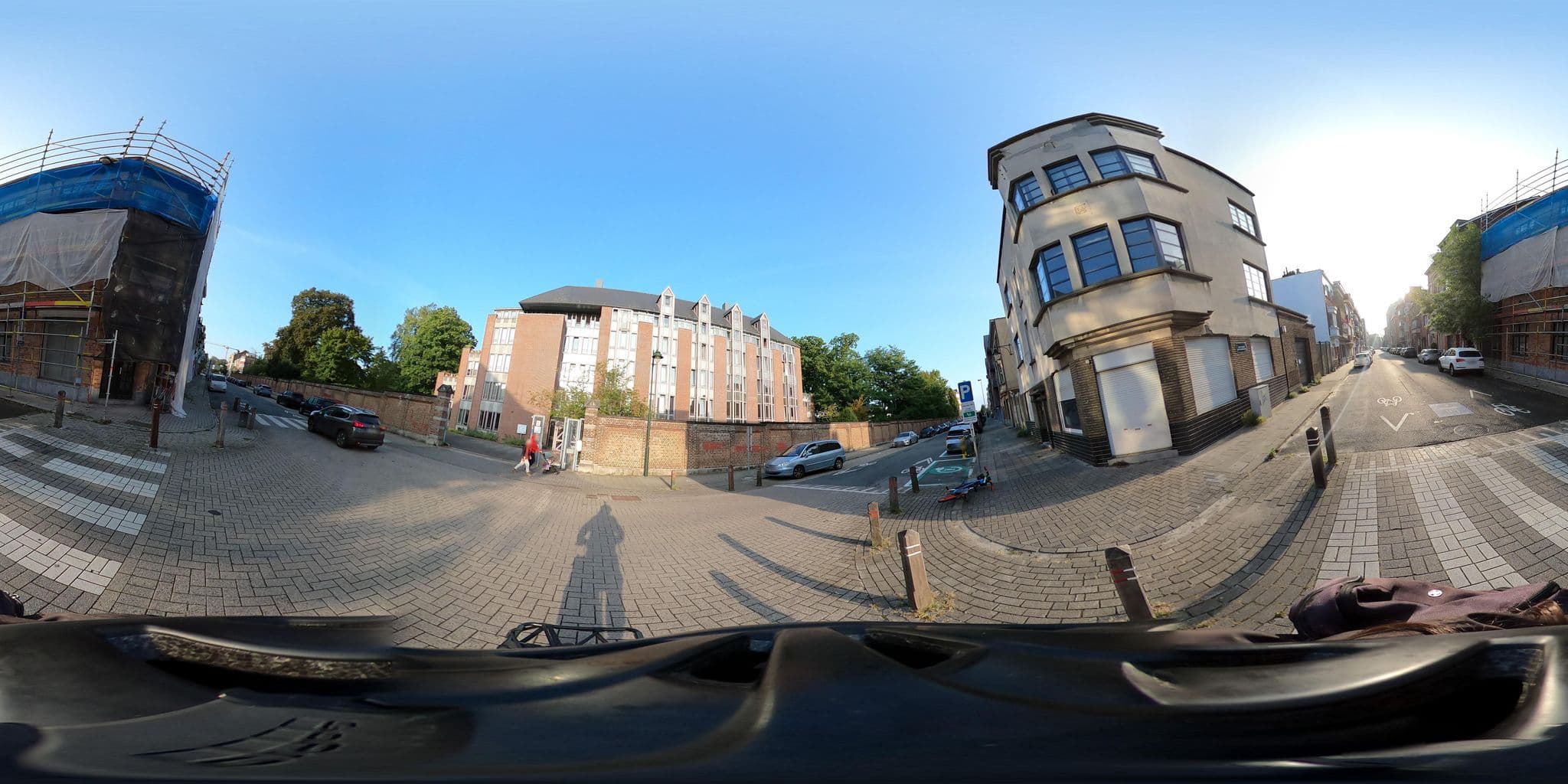 Street view near La Tour de Bebelle, Etterbeek — © RaphaelPasLoin (CC BY-SA · Mapillary)