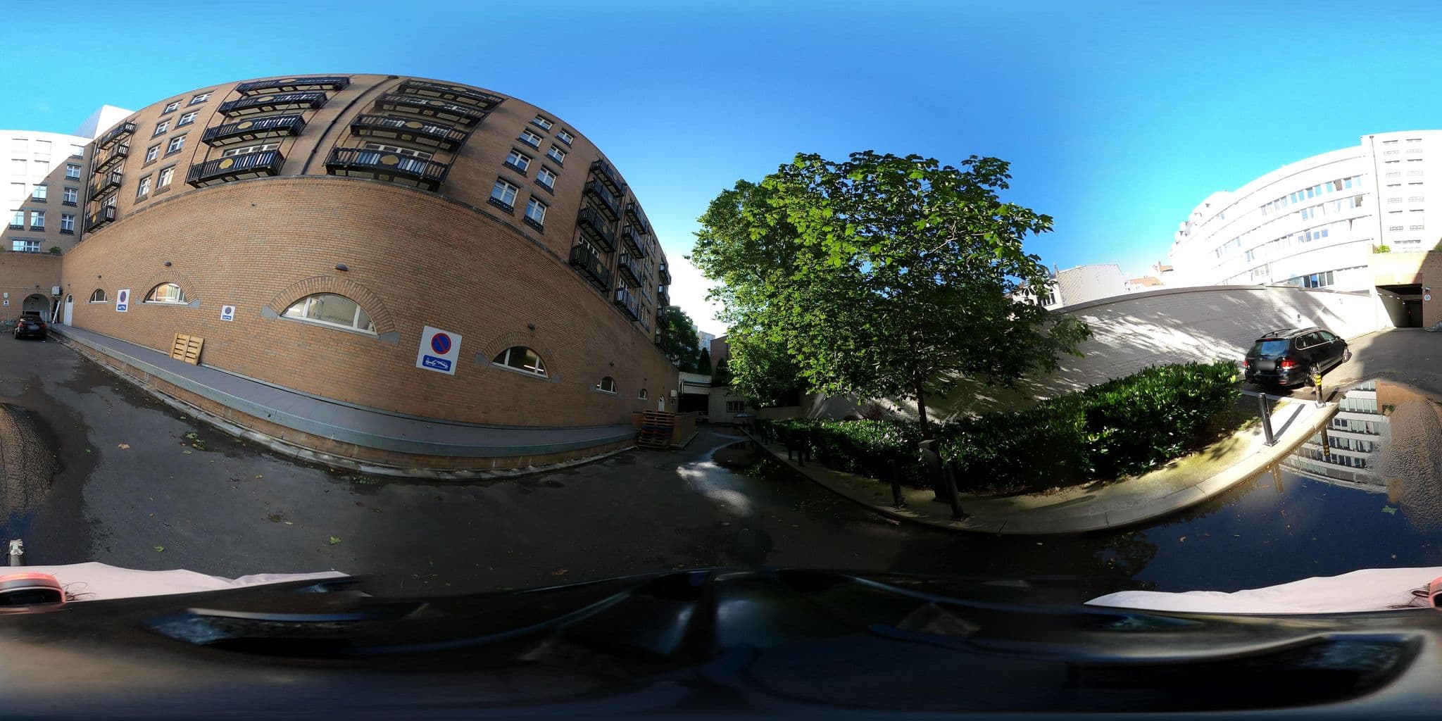 Street view near Manos, Ixelles — © RaphaelPasLoin (CC BY-SA · Mapillary)