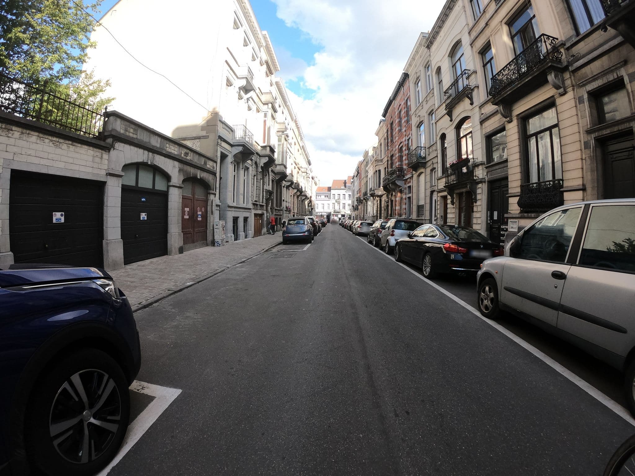 Street view near Les Chambres de la Maison Blanche, Ixelles — © joostjakob (CC BY-SA · Mapillary)