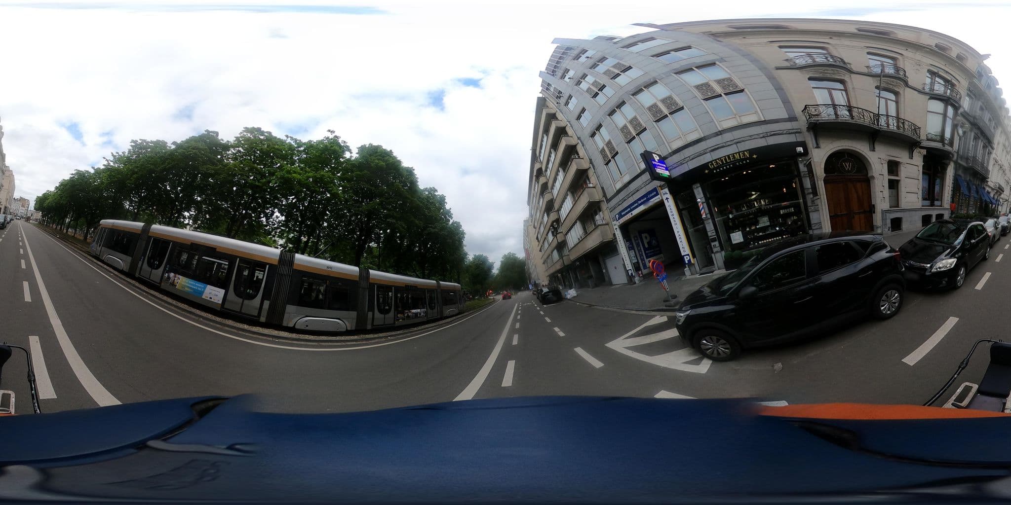 Street view near Steinenberg Hotels, Ixelles — © thierry1030 (CC BY-SA · Mapillary)