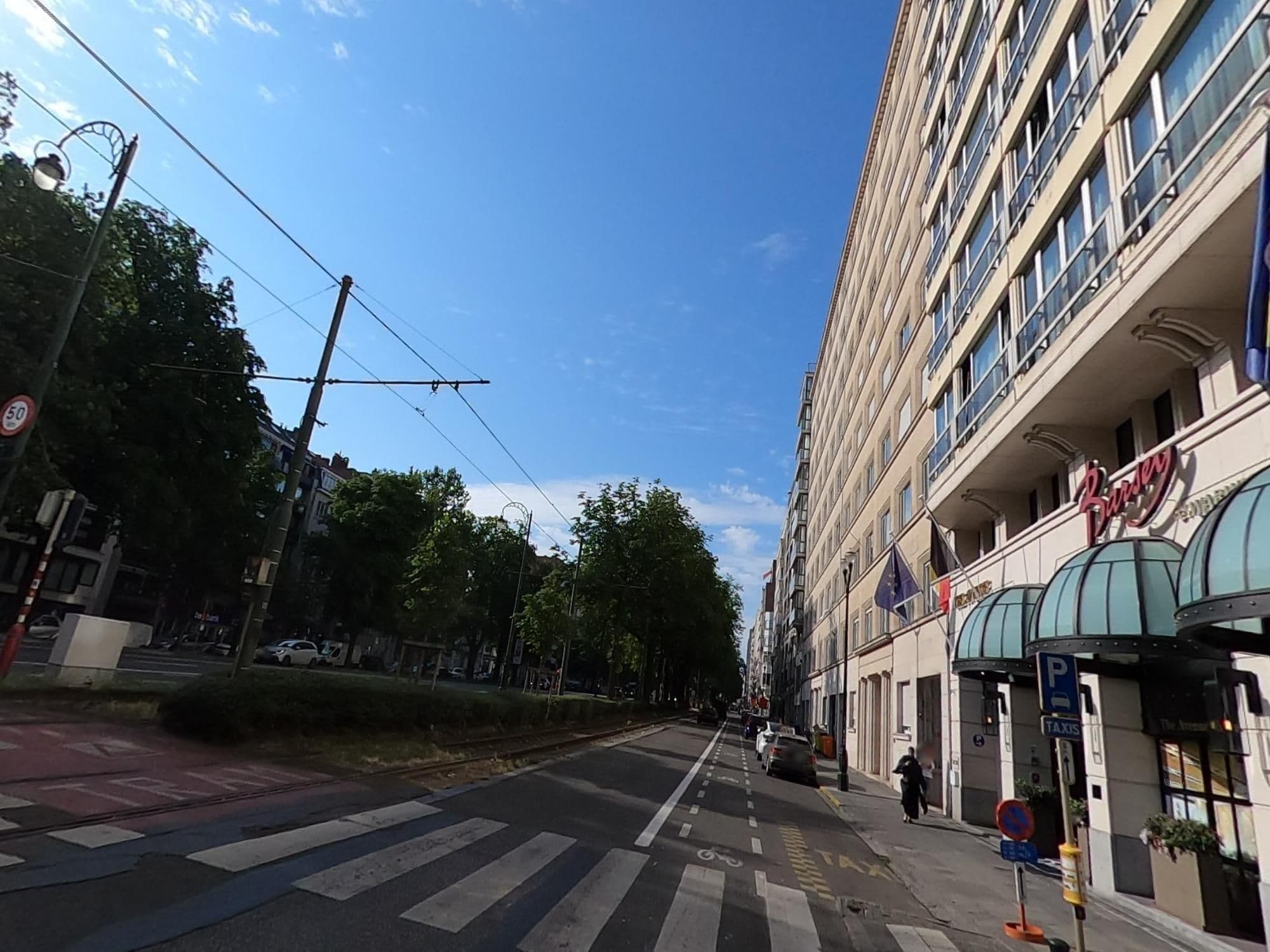 Street view near Warimmo, Ixelles — © RaphaelPasLoin (CC BY-SA · Mapillary)