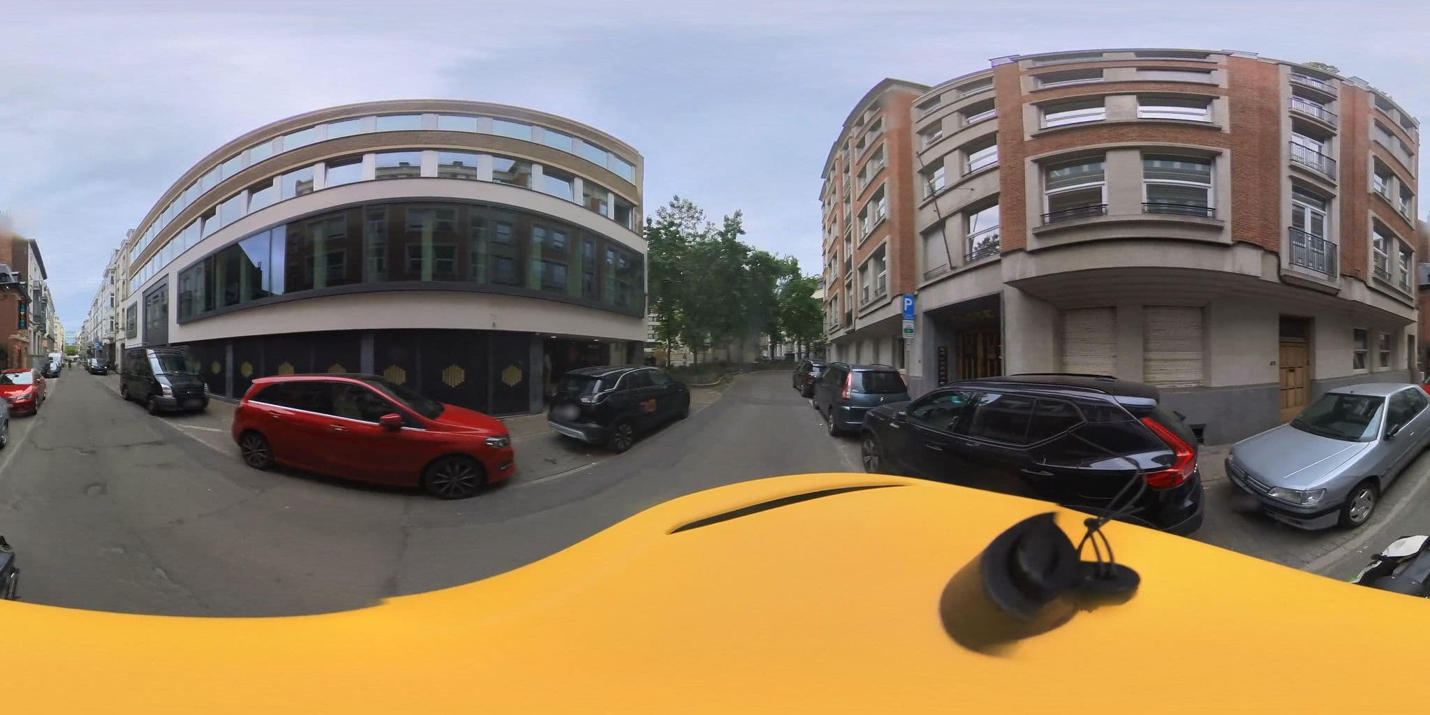 Street view near Vintage Services Sprl, Ixelles — © alainh (CC BY-SA · Mapillary)