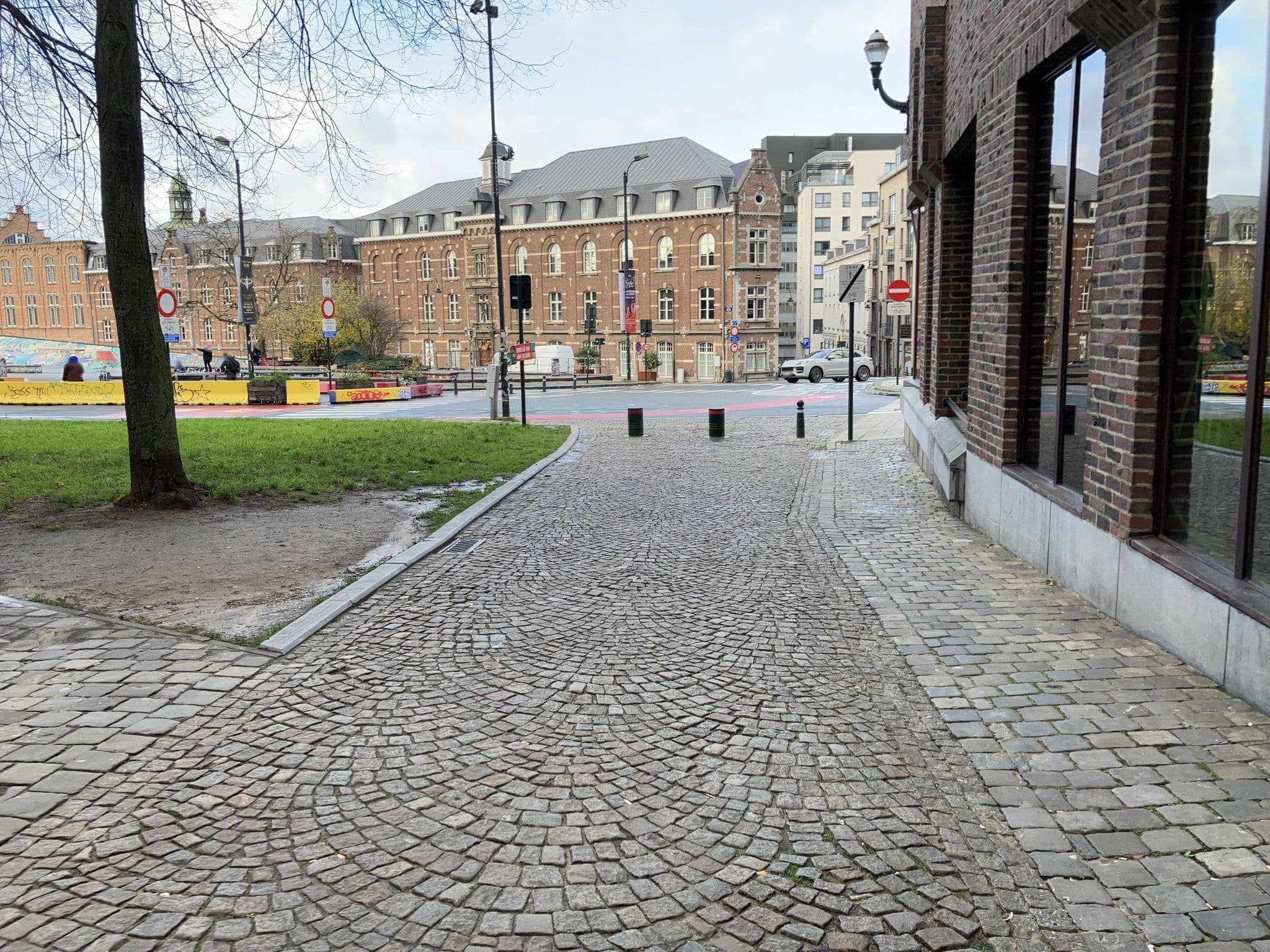 Street view near Silken Residence, Brussels — © southglos (CC BY-SA · Mapillary)