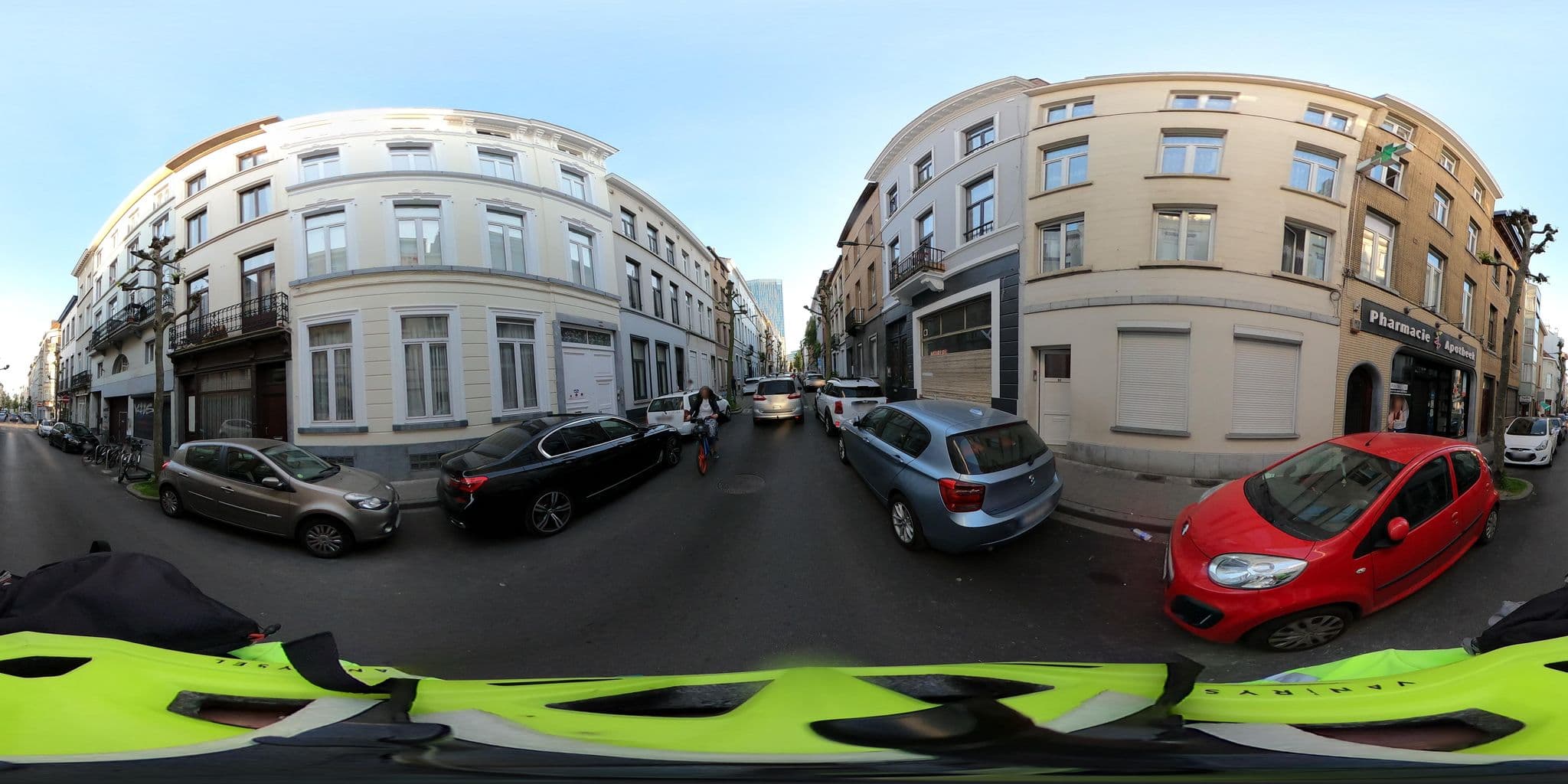 Street view near Colonies, Saint-Josse-ten-Noode — © Stefdegreef (CC BY-SA · Mapillary)