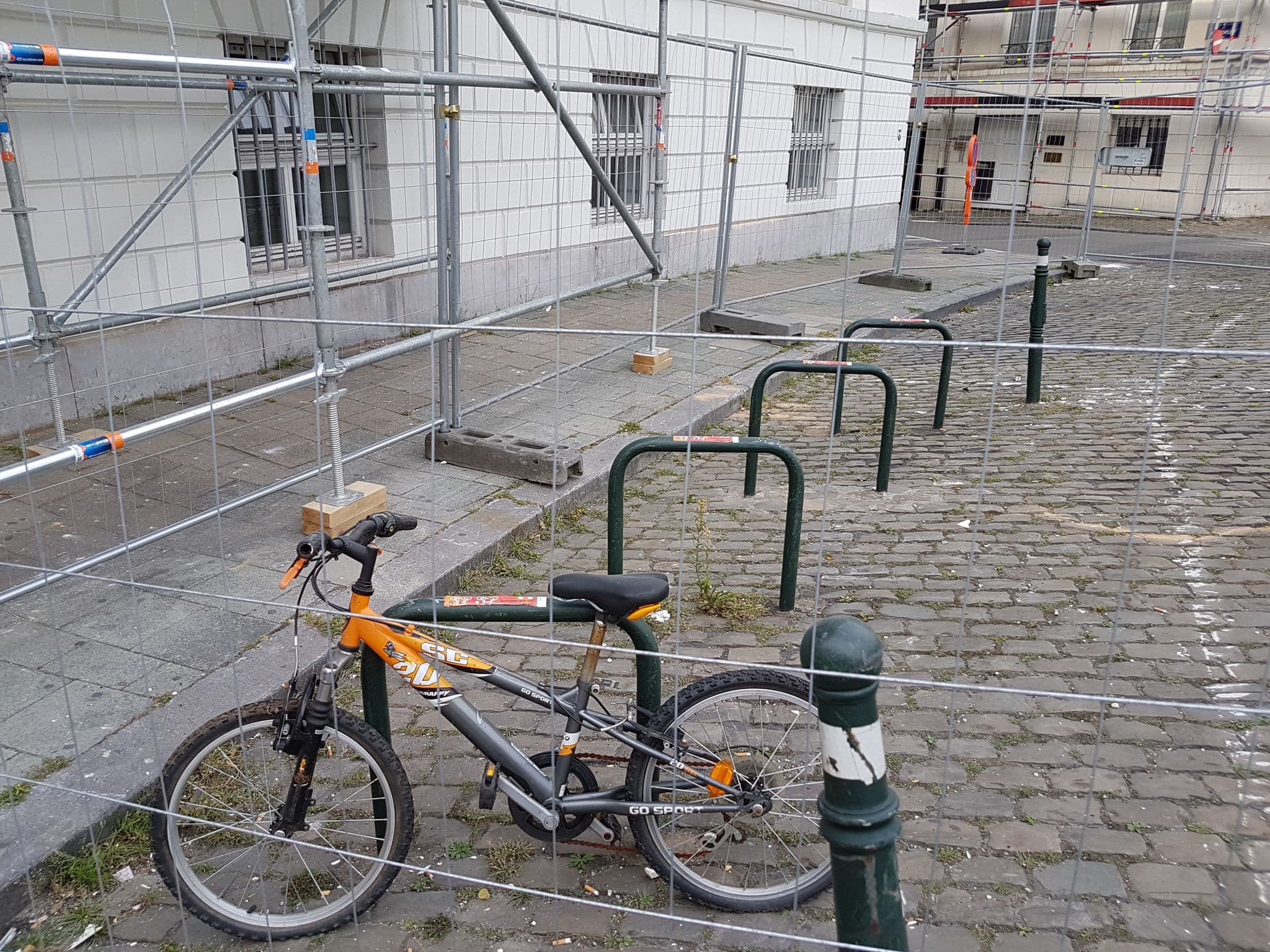 Street view near Les Auberges de Jeunesse - Head Office, Saint-Josse-ten-Noode — © filipc (CC BY-SA · Mapillary)