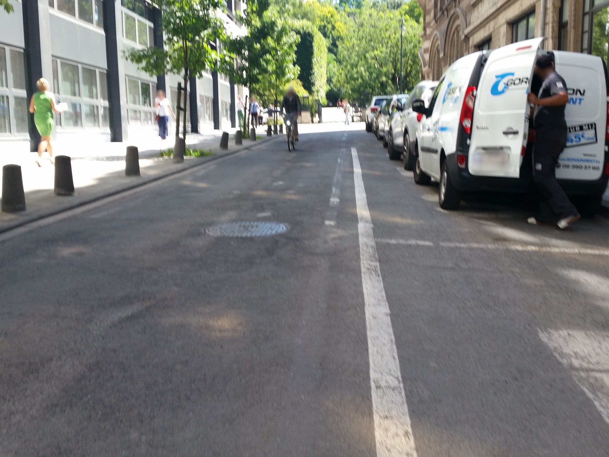 Street view near Crowne Plaza Brussels Le Palace, Saint-Josse-ten-Noode — © filipc (CC BY-SA · Mapillary)