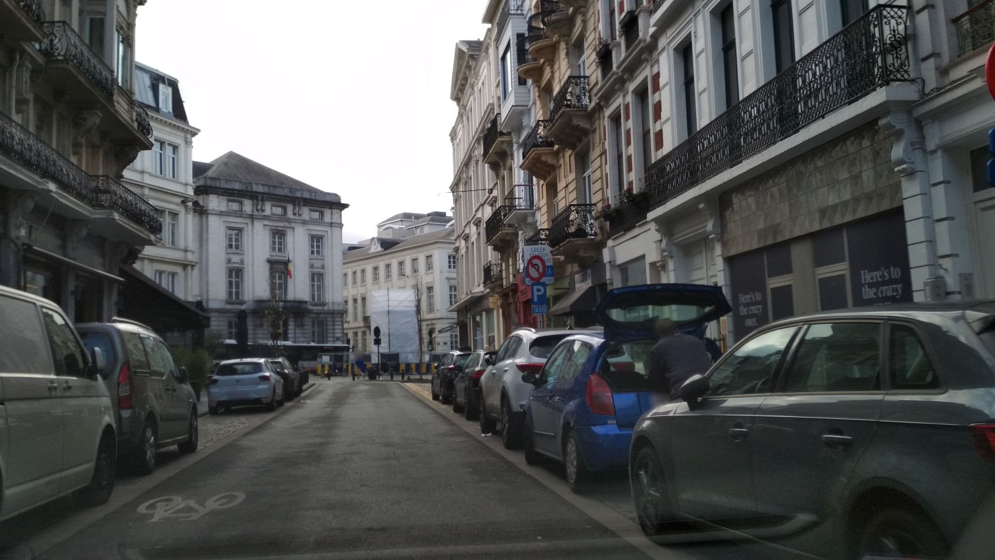 Street view near Brussels Bed and Breakfast, Saint-Josse-ten-Noode — © smer (CC BY-SA · Mapillary)