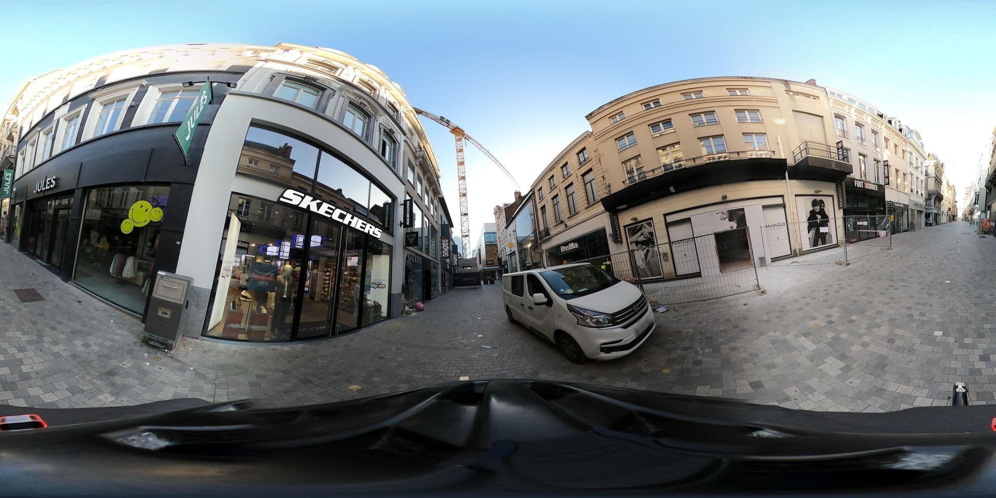 Street view near Amadus Loge, Brussels — © RaphaelPasLoin (CC BY-SA · Mapillary)