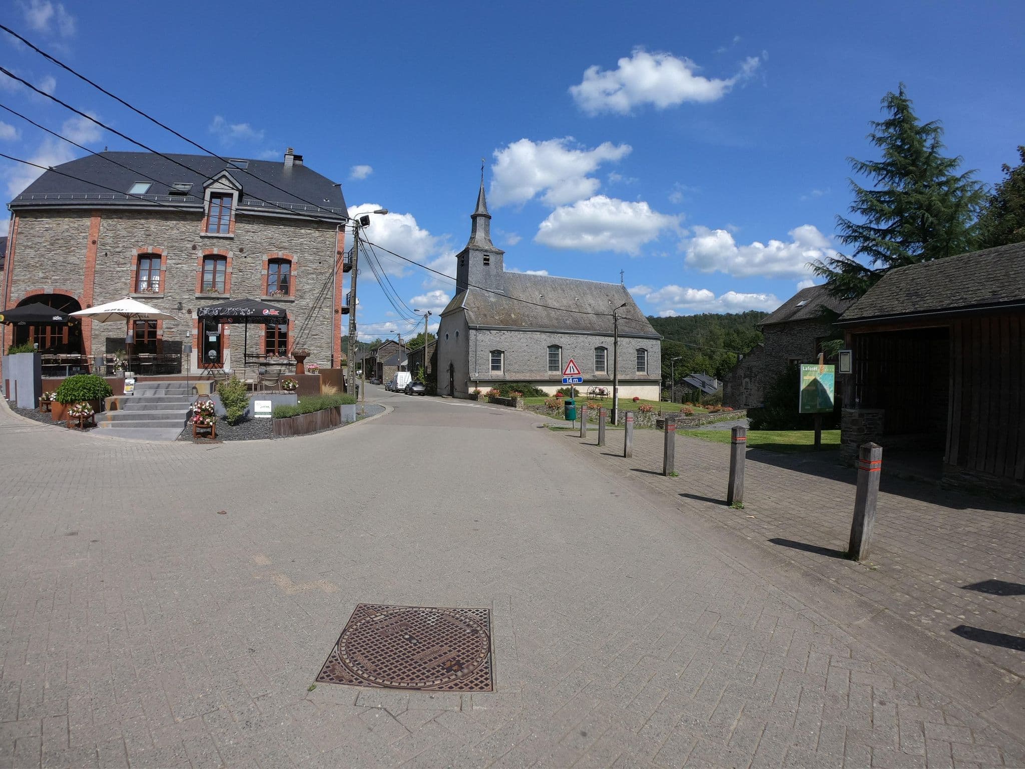 Street view near Gite La Balade, Bièvre — © joostjakob (CC BY-SA · Mapillary)
