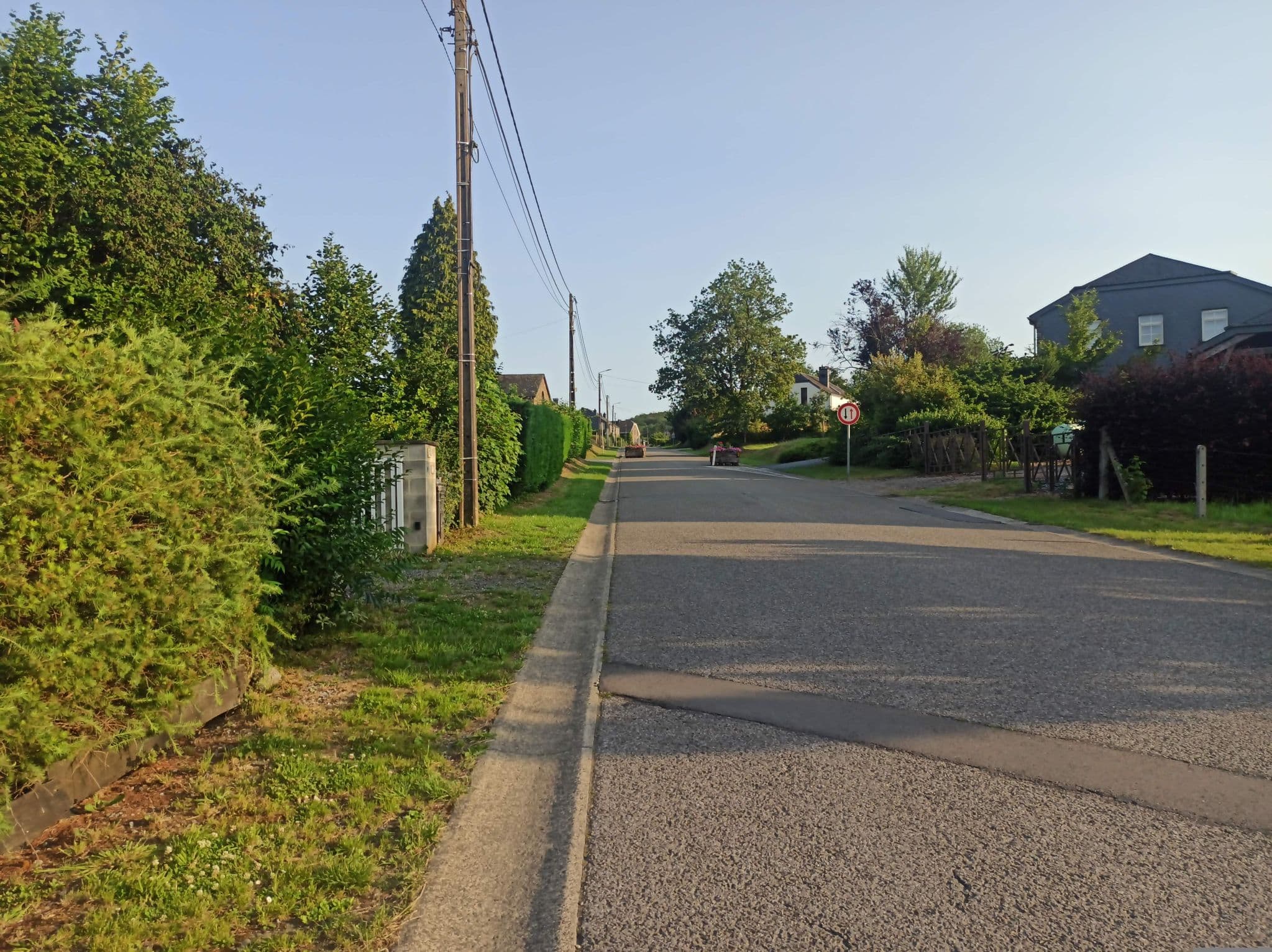 Street view near La Balade, Bièvre — © imaginaire (CC BY-SA · Mapillary)