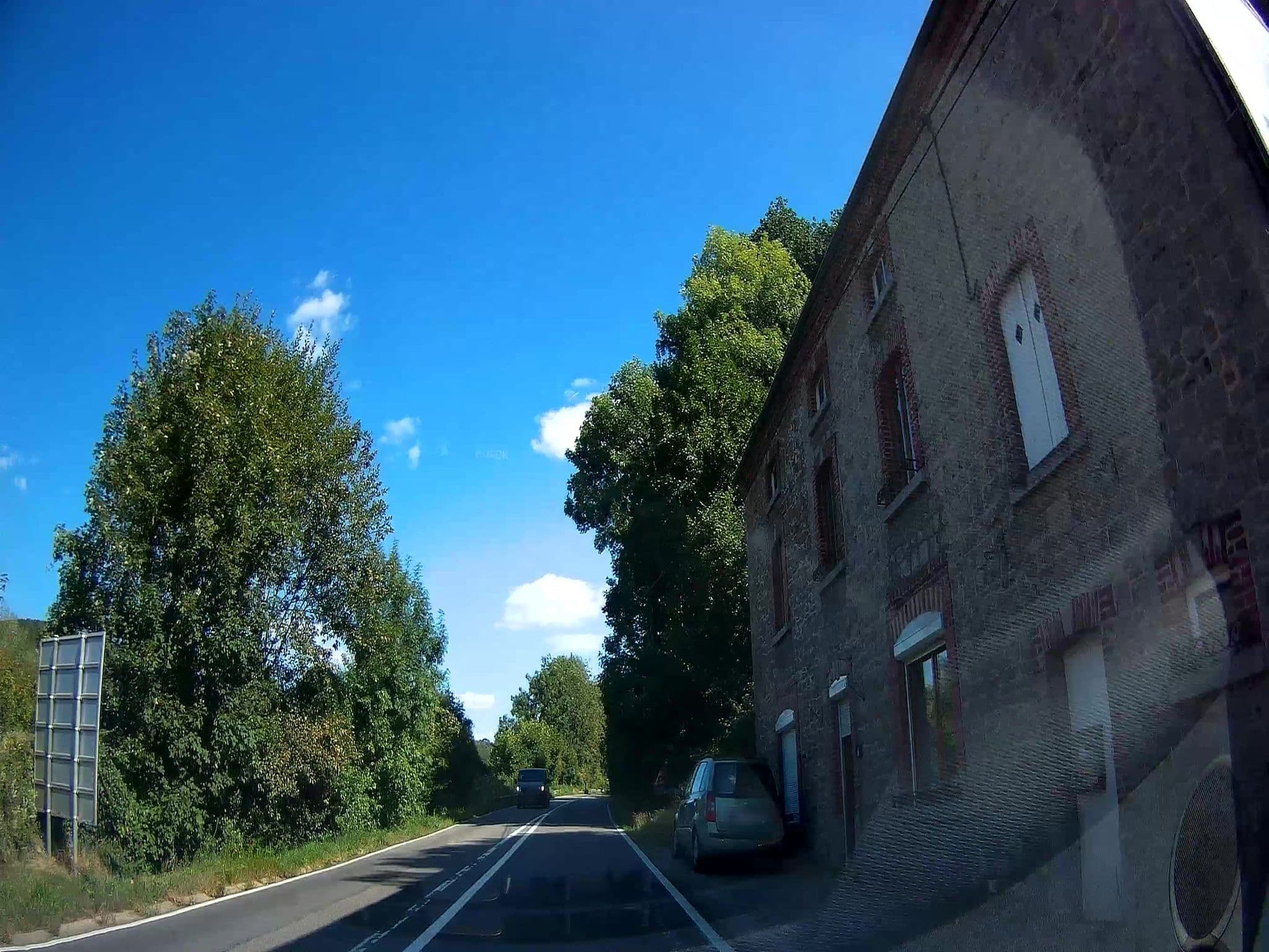 Street view near Point Rose, Hastière-Lavaux — © fuchserl (CC BY-SA · Mapillary)
