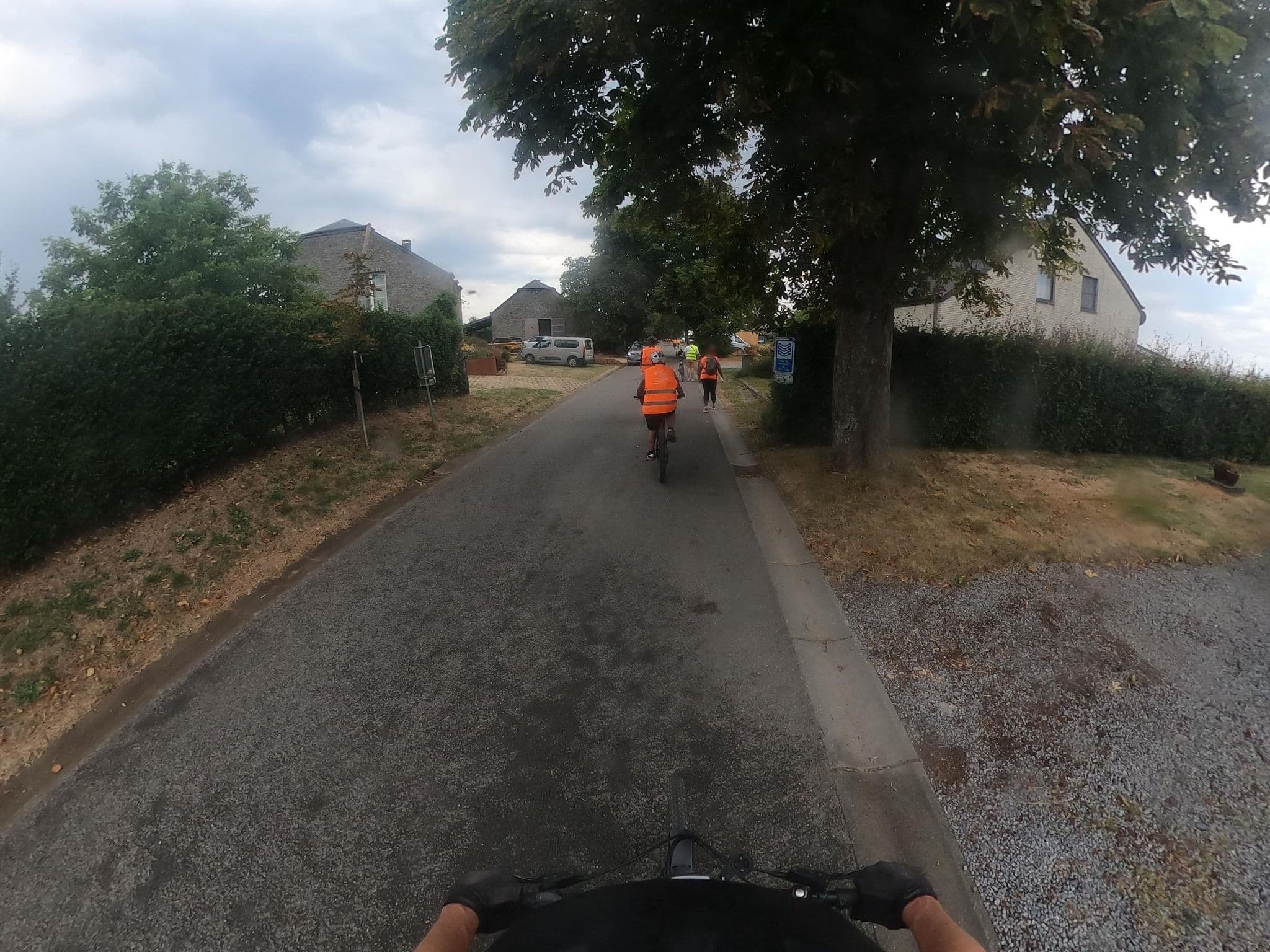 Street view near Le cavalier seul, Bièvre — © odonnoly (CC BY-SA · Mapillary)