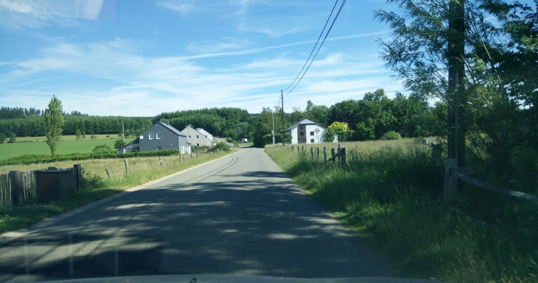 Street view near De Blauwe Huzaar, La Roche-en-Ardenne — © joostjakob (CC BY-SA · Mapillary)