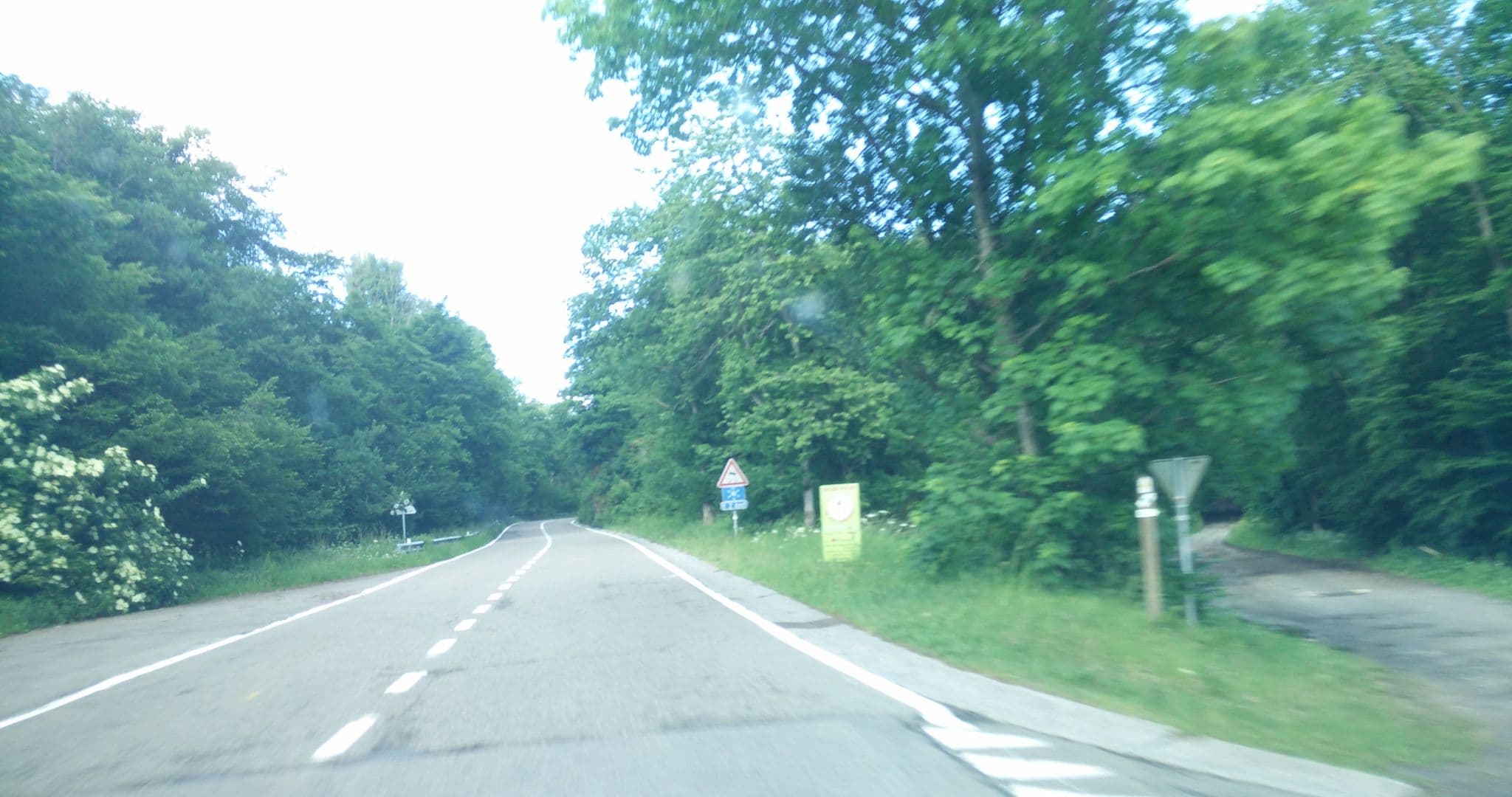 Street view near Chalet Riethoven, La Roche-en-Ardenne — © joostjakob (CC BY-SA · Mapillary)