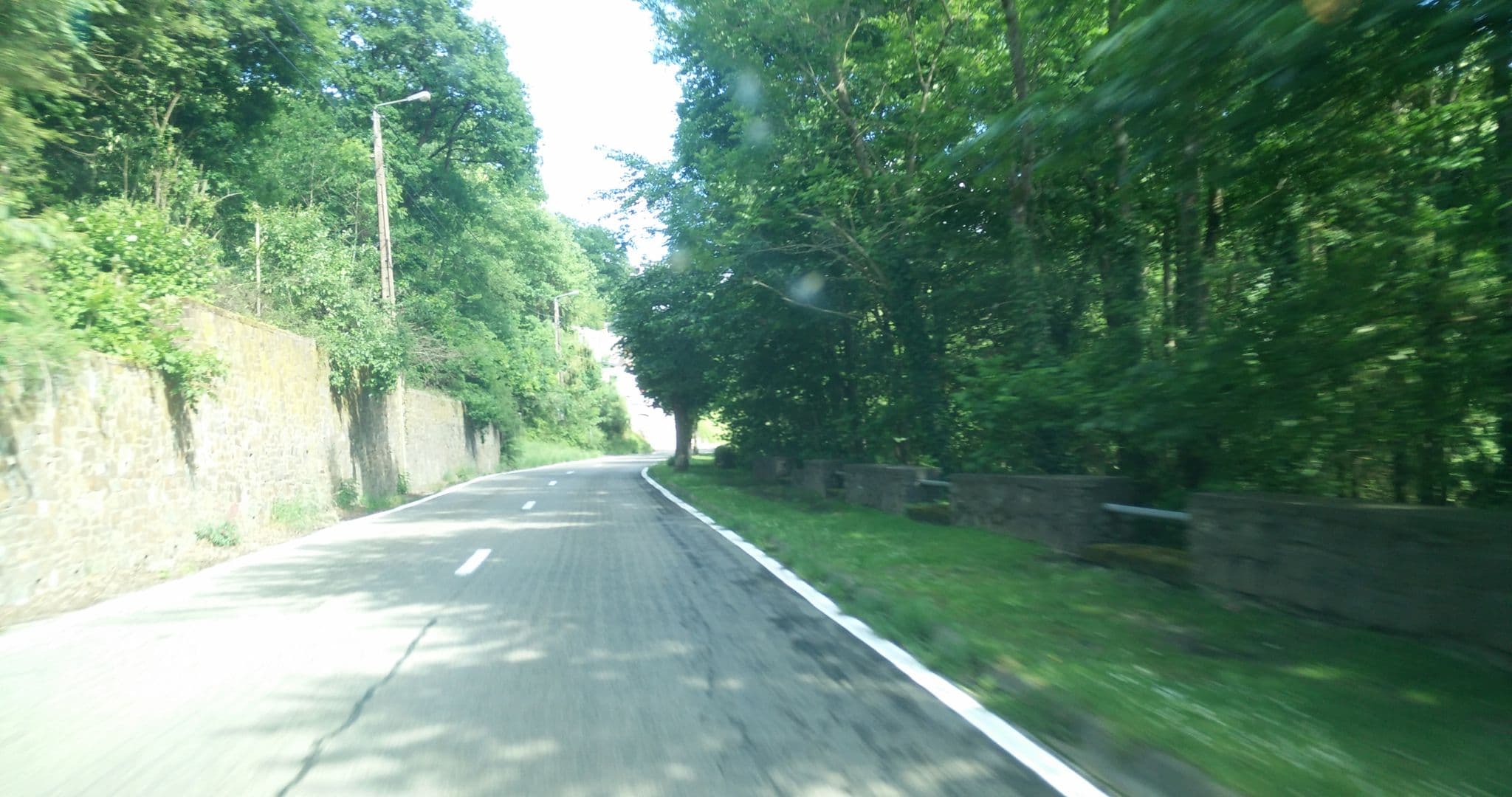 Street view near bill’s lodge, La Roche-en-Ardenne — © joostjakob (CC BY-SA · Mapillary)