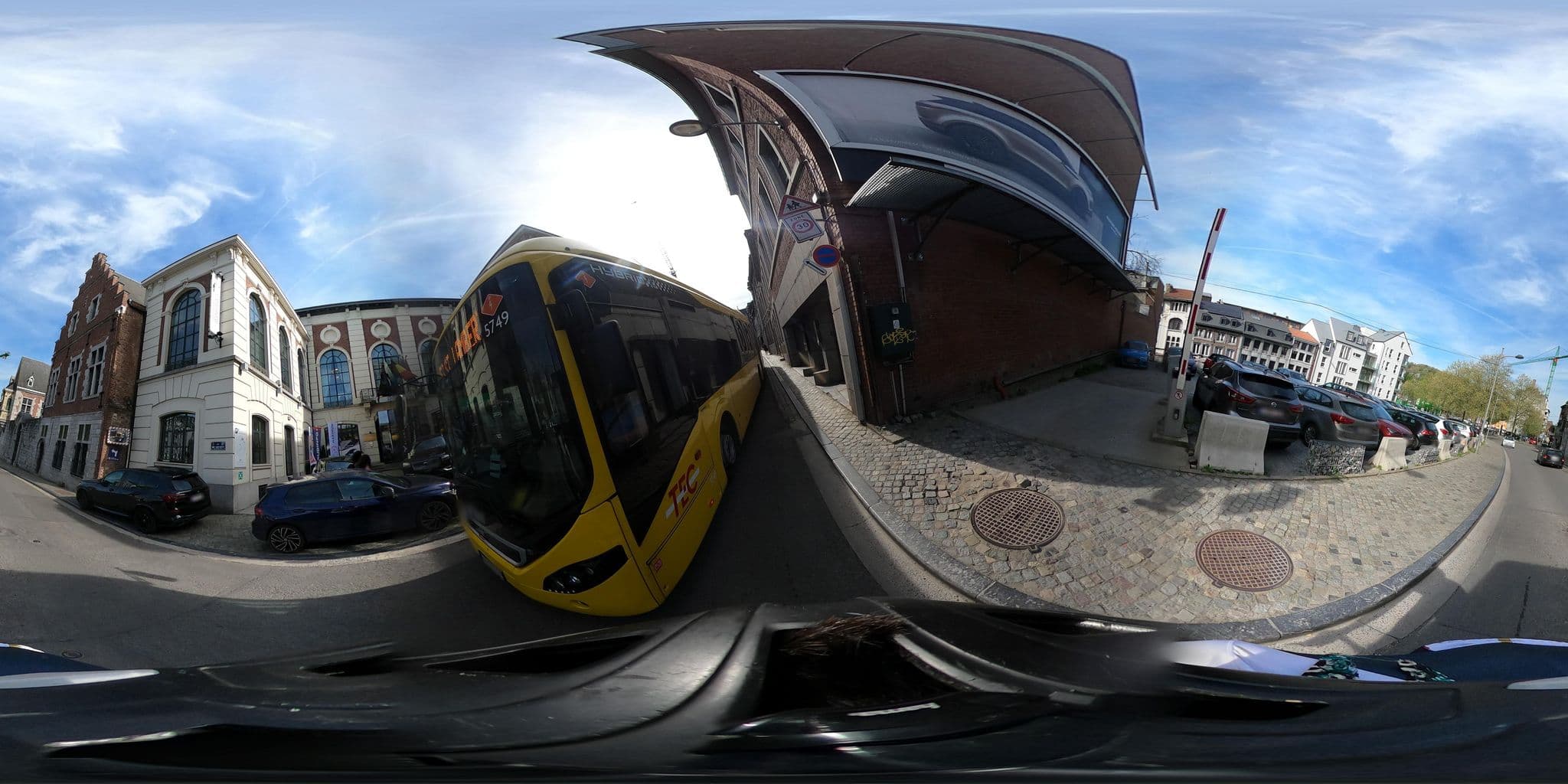 Street view near Crowne Plaza, Liège — © ledantec (CC BY-SA · Mapillary)
