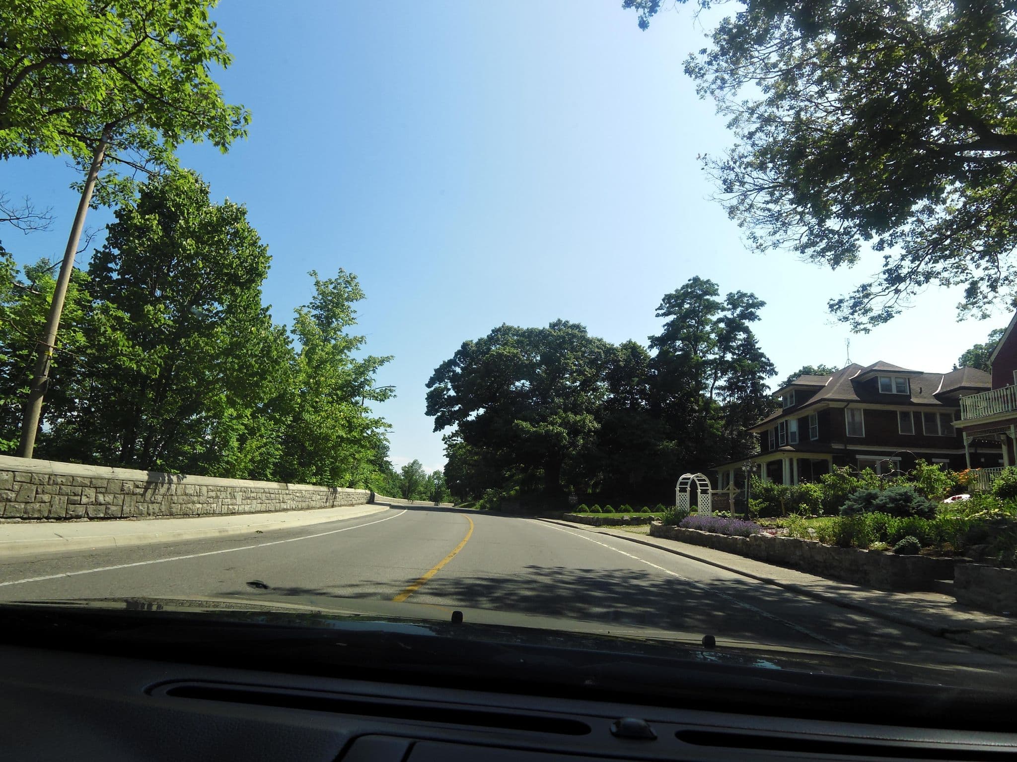 Street view near Stone Boutique Suites, Niagara Falls — © kevo (CC BY-SA · Mapillary)
