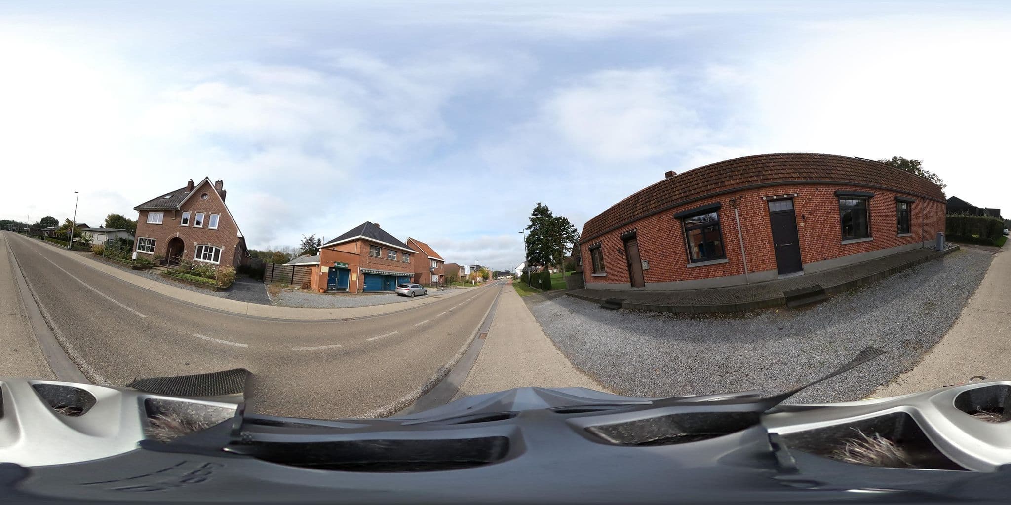 Street view near Yano's Cottage, Ellikom — © Eebie (CC BY-SA · Mapillary)