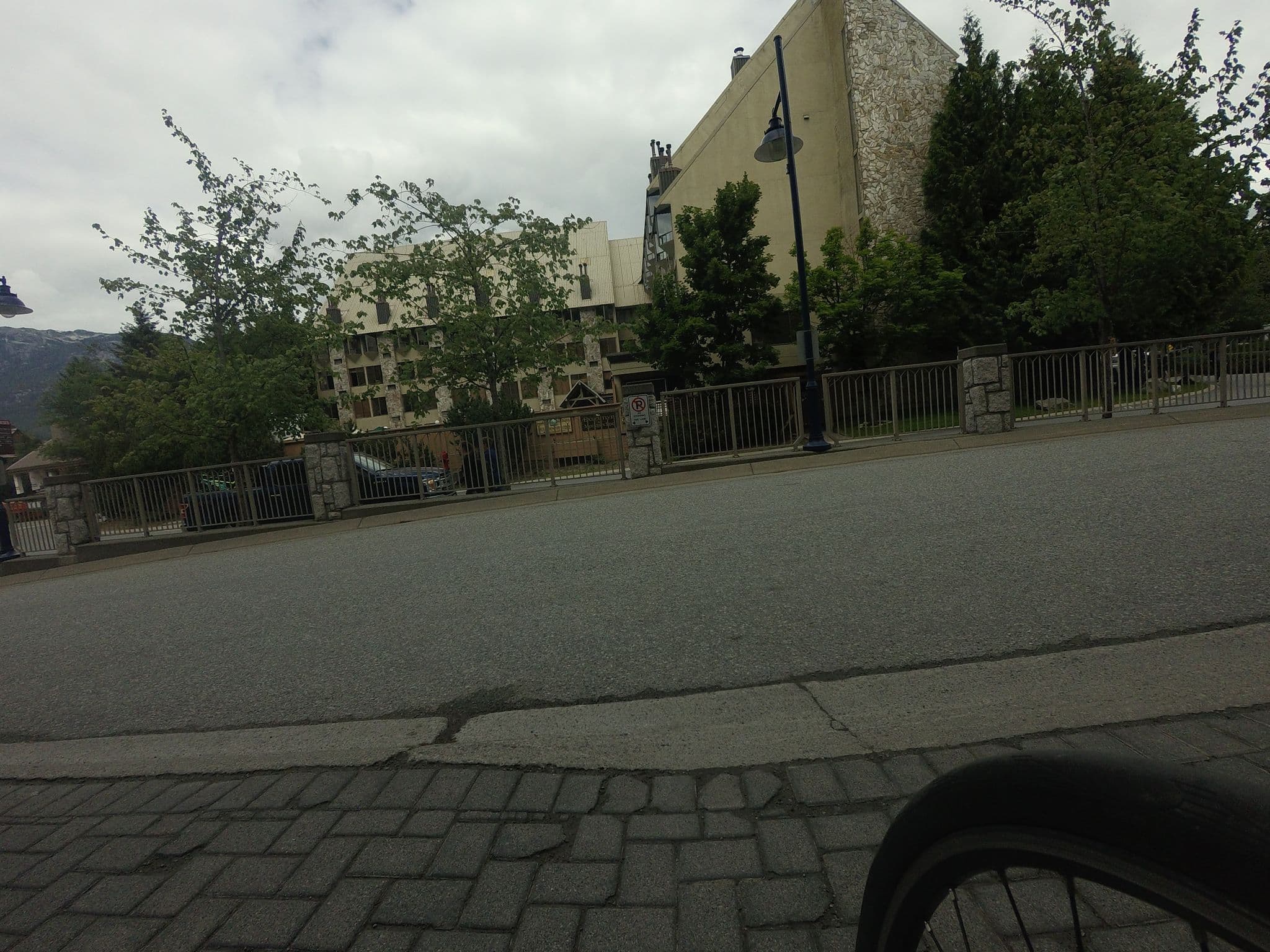 Street view near Sundial Boutique Hotel, Whistler — © hshearer (CC BY-SA · Mapillary)