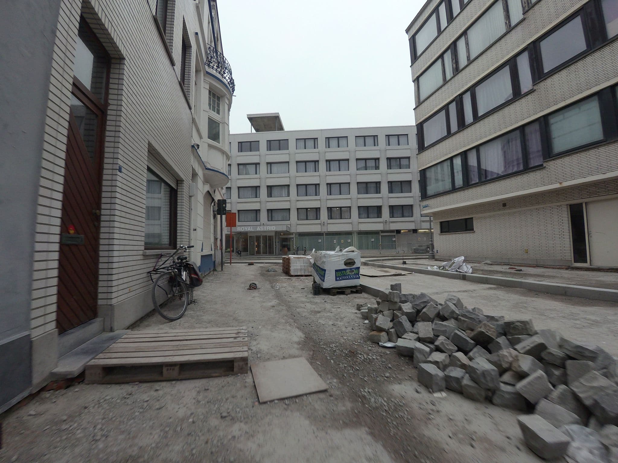 Street view near Zwembad Astrid Royal, Ostend — © filipc (CC BY-SA · Mapillary)