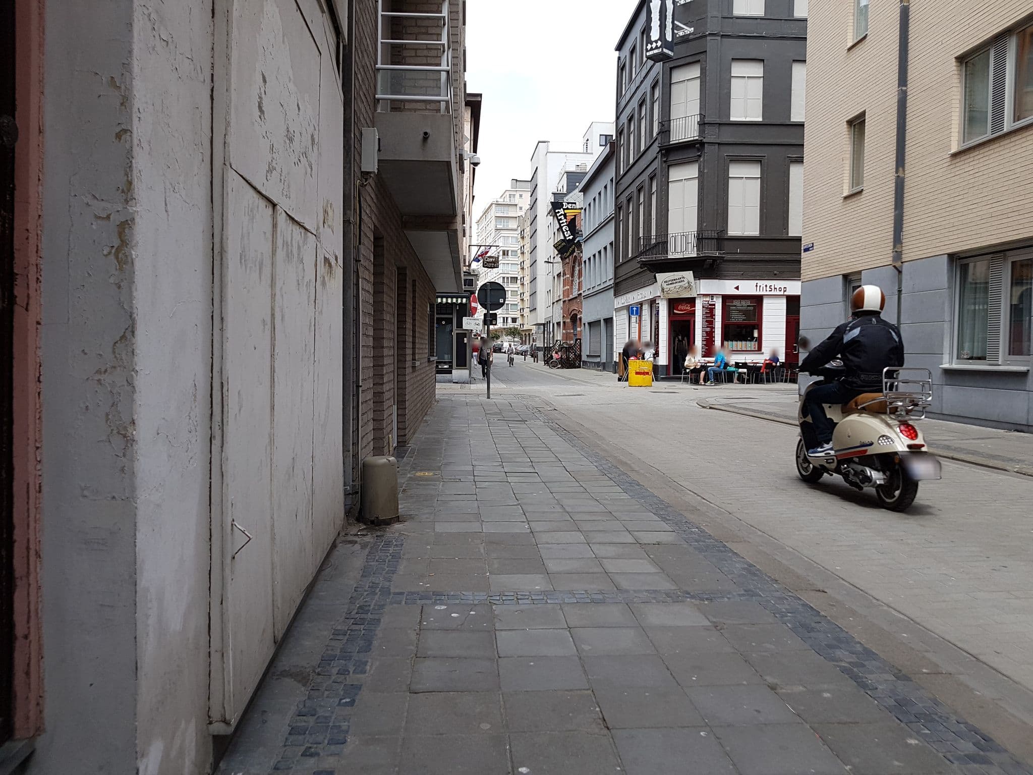 Street view near Comfort Aan Zee Guestrooms, Ostend — © filipc (CC BY-SA · Mapillary)