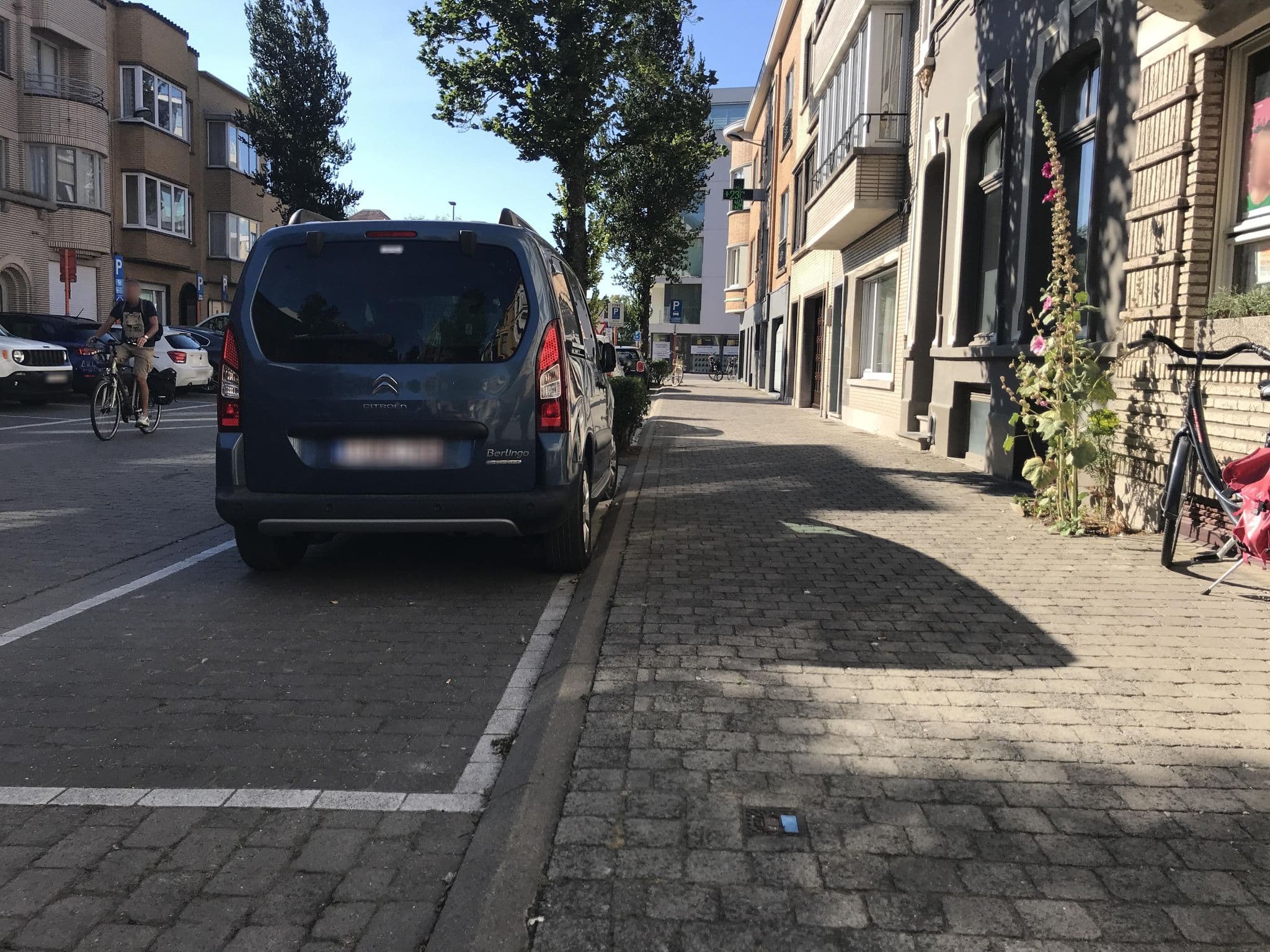 Street view near Azee Logies&Ontbijt, Ostend — © miguel_andrade (CC BY-SA · Mapillary)