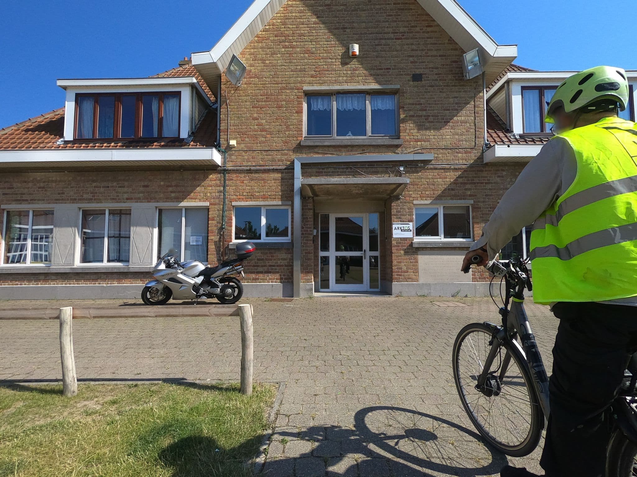 Street view near Jeugdverblijfcentrum Duin en Zee, Bredene — © filipc (CC BY-SA · Mapillary)