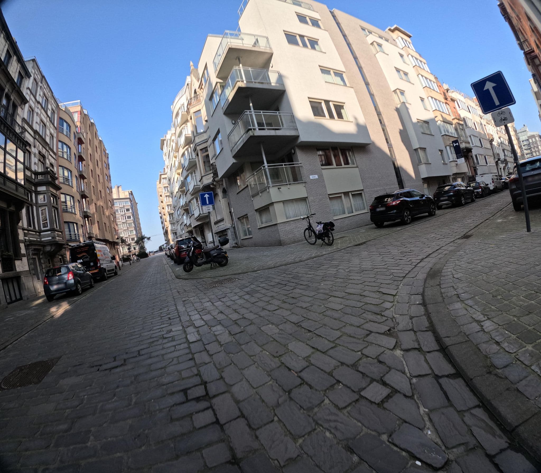 Street view near Hotel Serge, Ostend — © filipc (CC BY-SA · Mapillary)