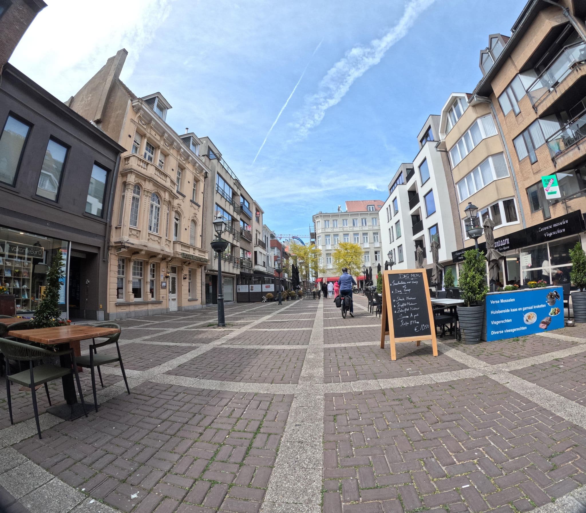 Street view near Pantheon, Blankenberge — © filipc (CC BY-SA · Mapillary)