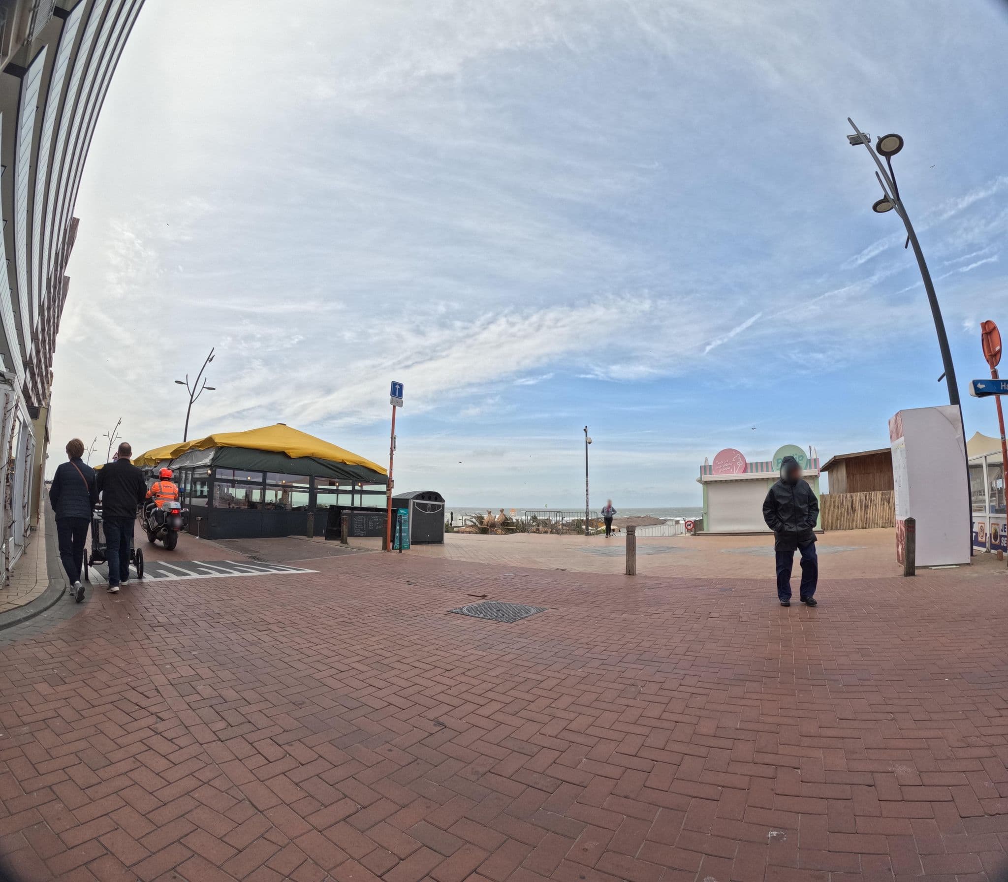 Street view near Le Grand Hotel, Blankenberge — © filipc (CC BY-SA · Mapillary)
